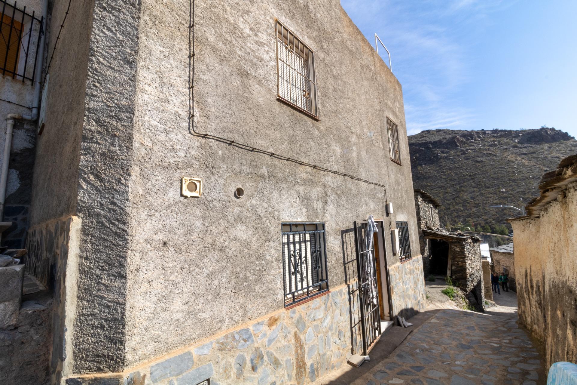 ENCANTADORA CASA EN VELEFIQUE