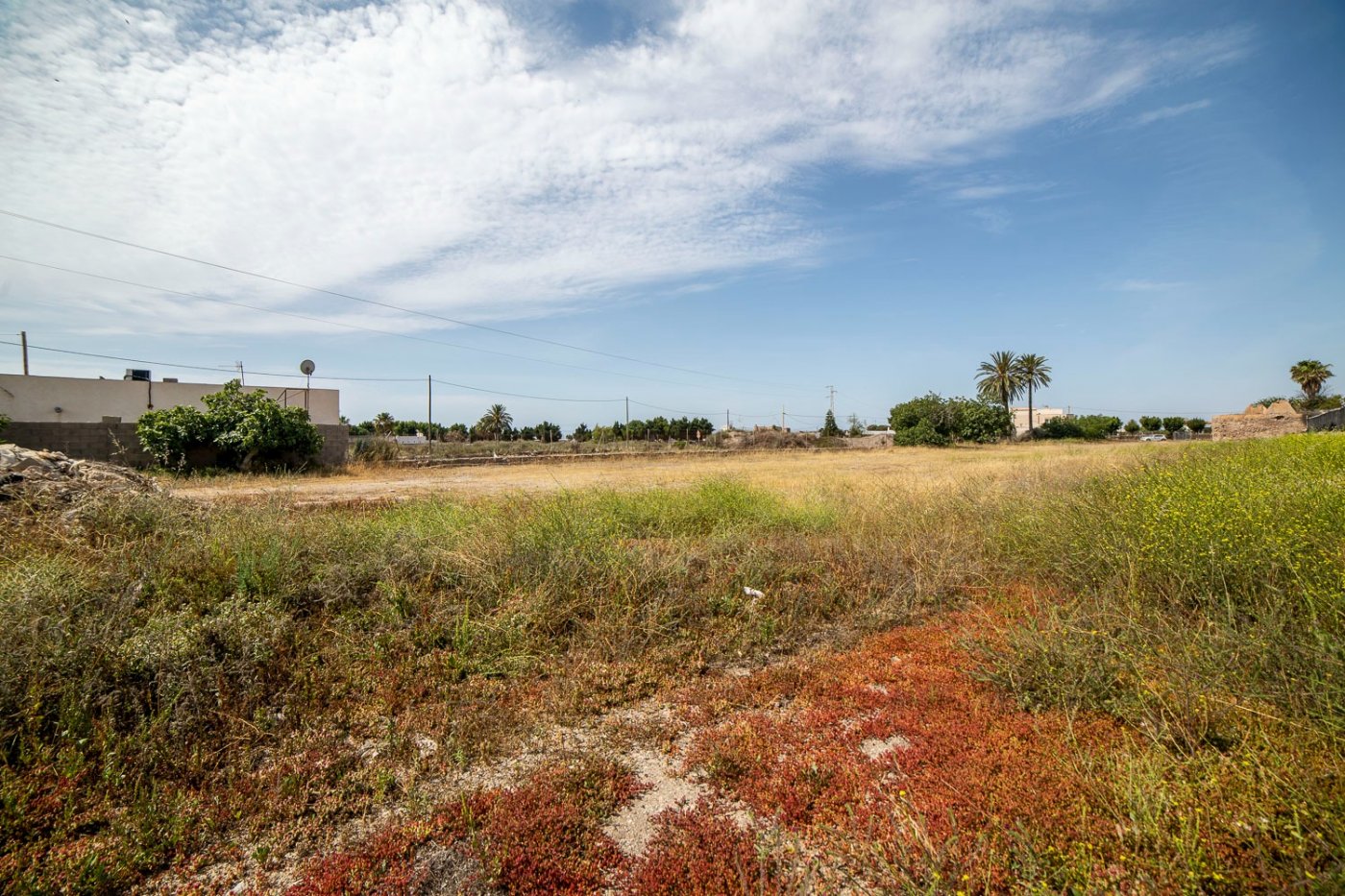 Suelo urbano sin edificar de 7.500 m2 en Los Parrales cerca del Camping de Aguadulce.