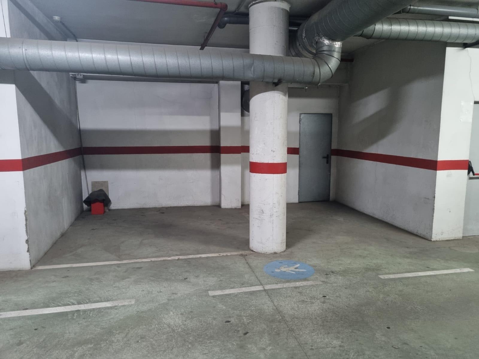 Se vende 1 o 2 plazas de garaje para motos !