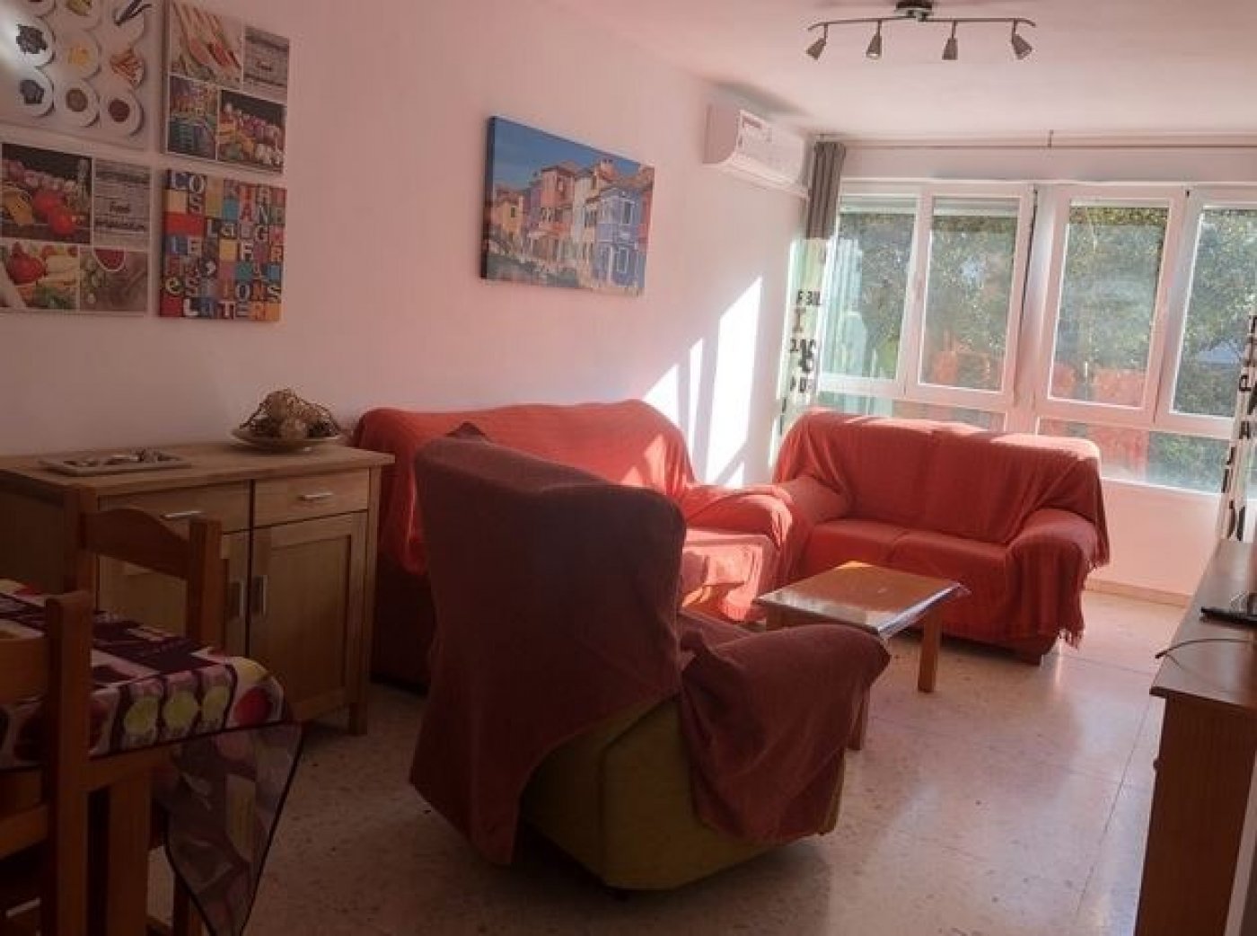 SE ALQUILA PISO DE CUATRO HABITACIONES PARA ESTUDIANTES