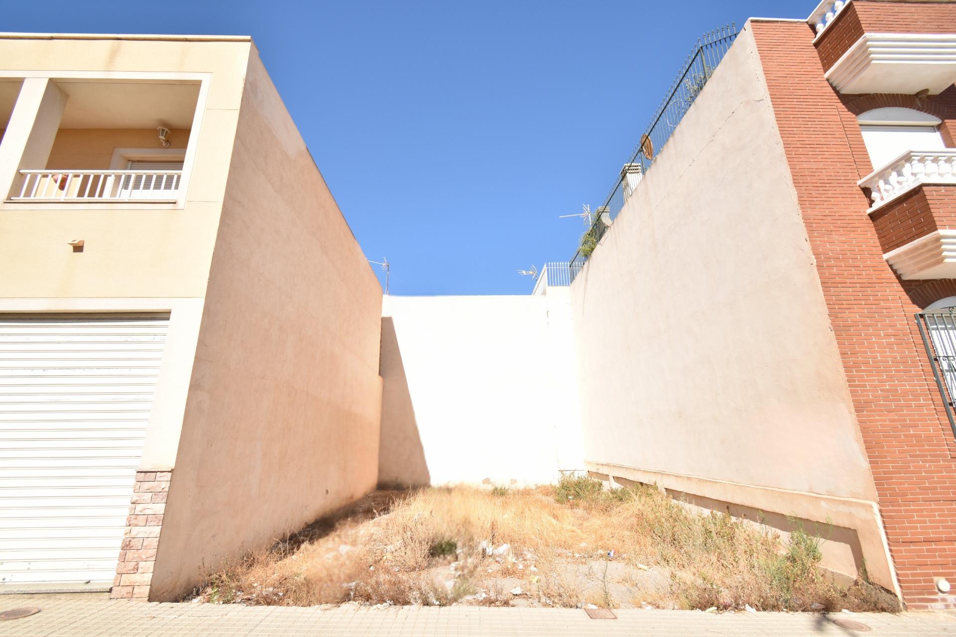 ¡¡SOLAR DE 94 METROS EN EL EJIDO - ZONA LAIMUND!!