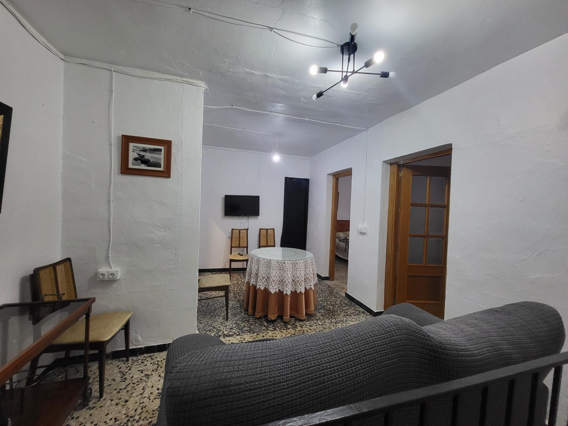 SE ALQUILA CASA EN ABRUCENA
