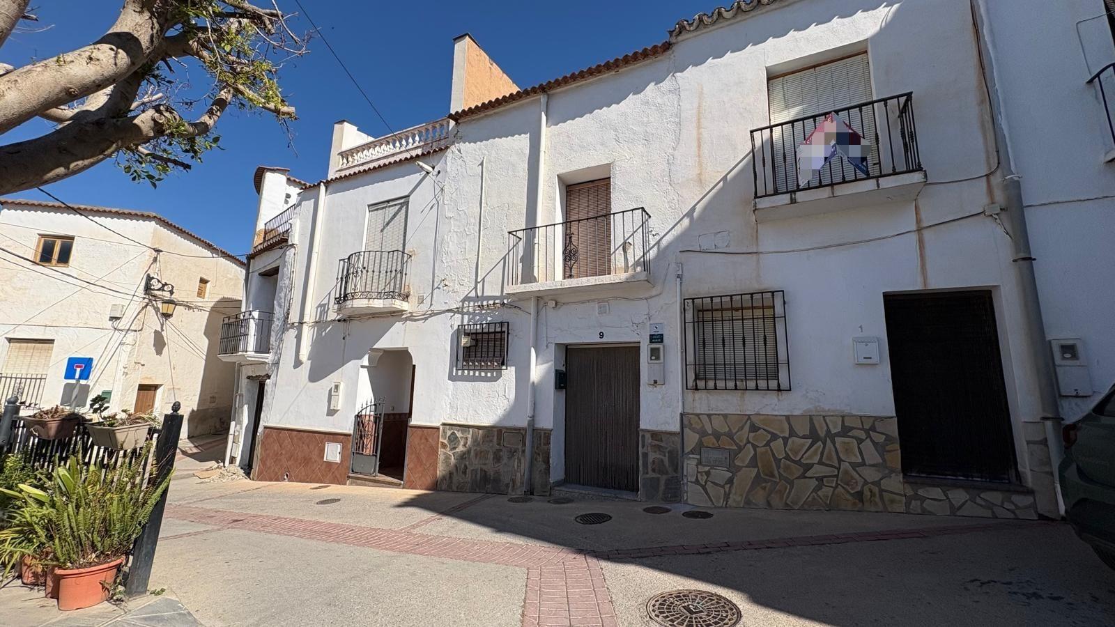 Venta de casa en Ugíjar