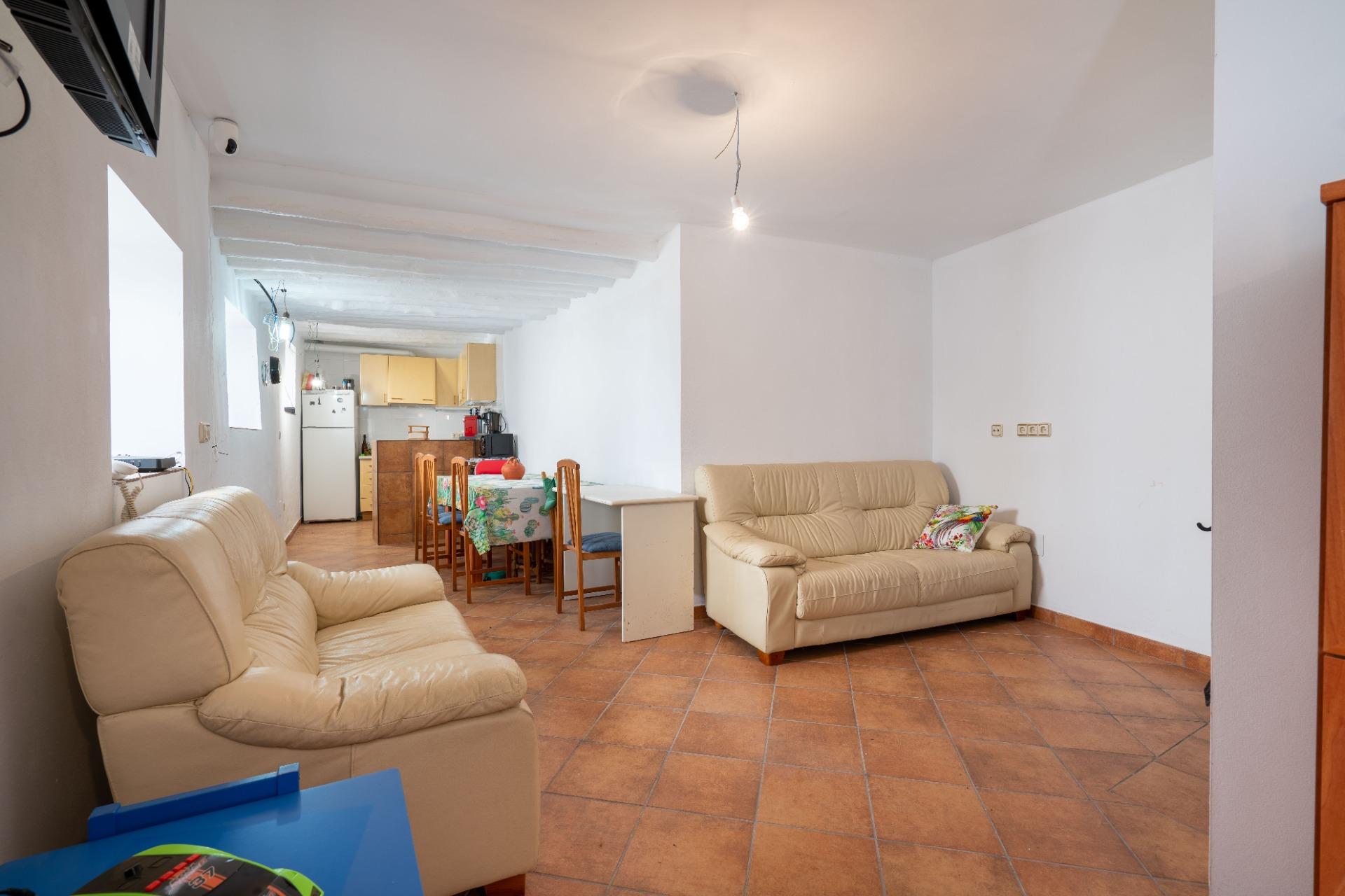 AMPLIA PROPIEDAD EN ABRUCENA – ESPACIO Y CONFORT PARA TU FAMILIA