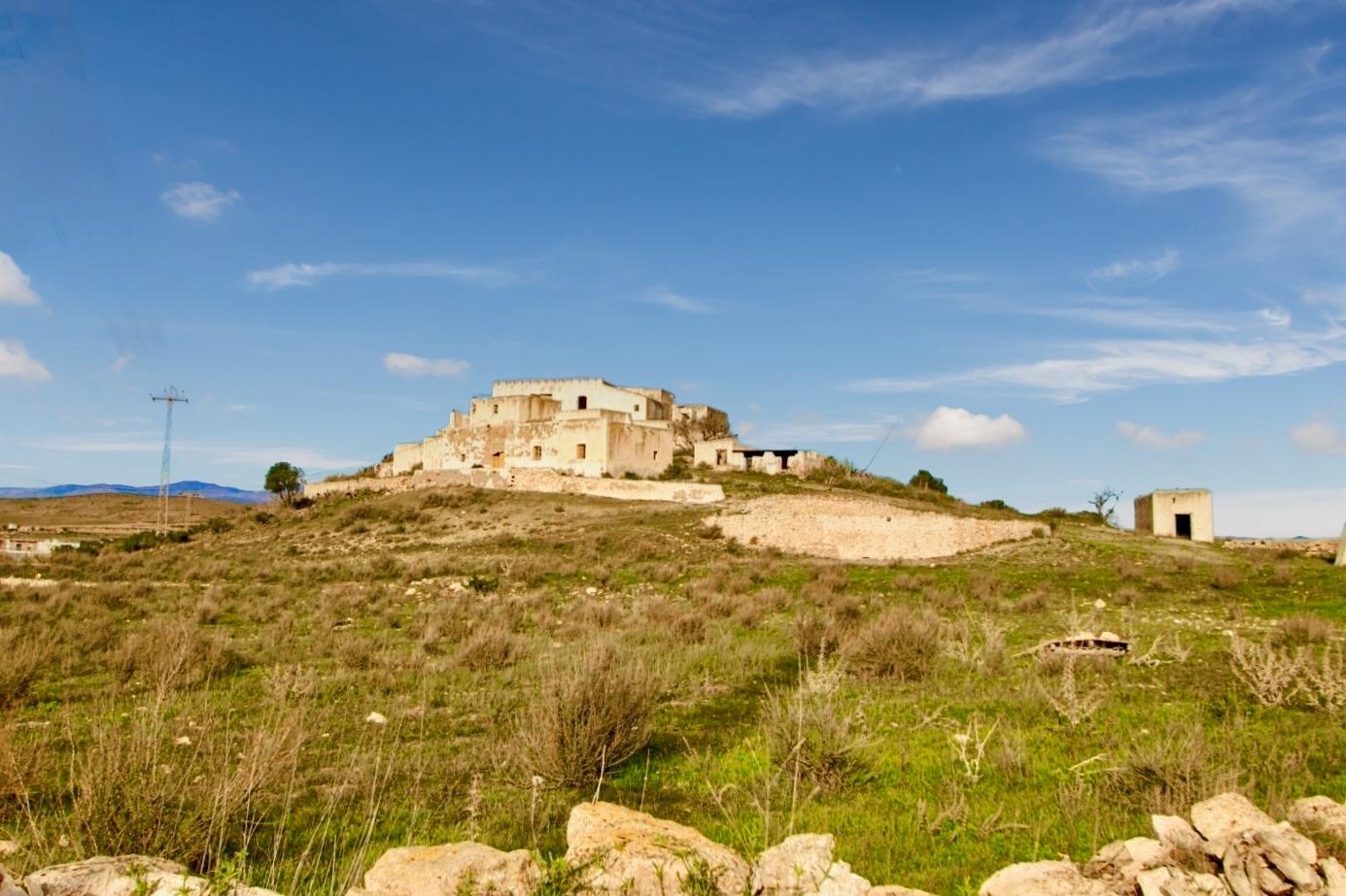Cortijo con parcela en El Cerrillo - Fernán Pérez