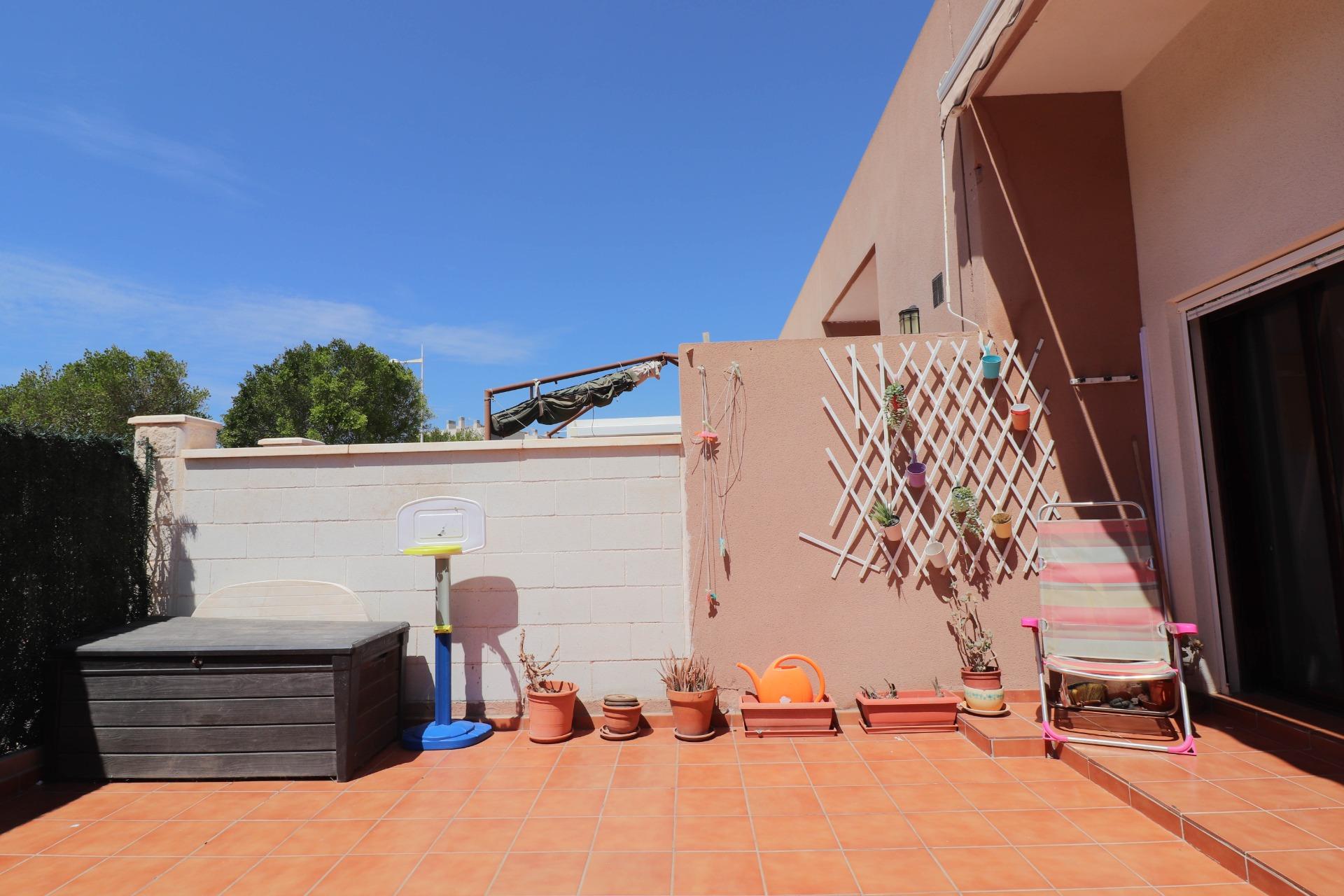 ¡OPORTUNIDAD! CASA DE PLANTA BAJA ADOSADA EN RESIDENCIAL DEL TOYO