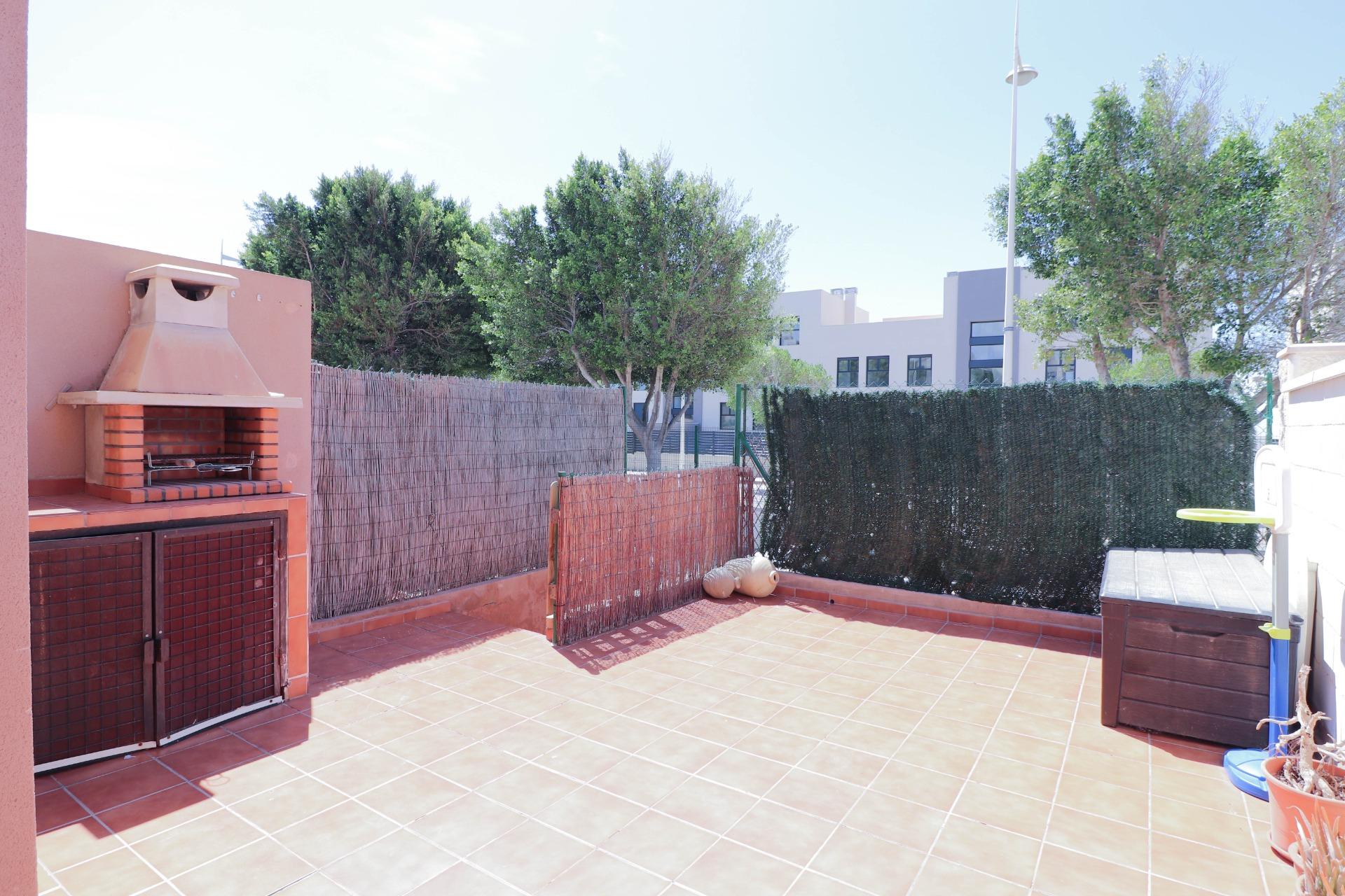 ¡OPORTUNIDAD! CASA DE PLANTA BAJA ADOSADA EN RESIDENCIAL DEL TOYO