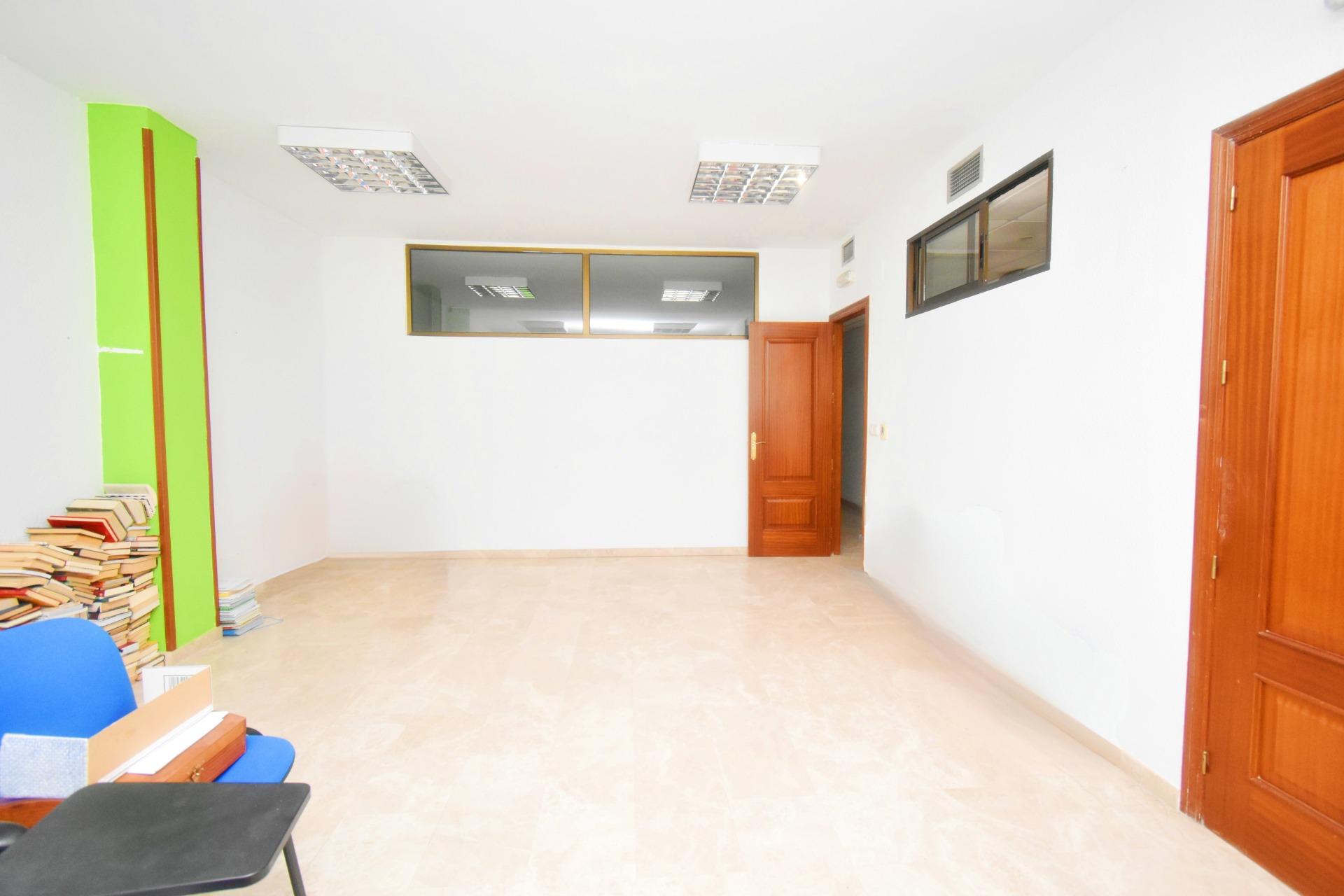 Se vende oficina con 222 metros en la plaza mayor de el ejido!