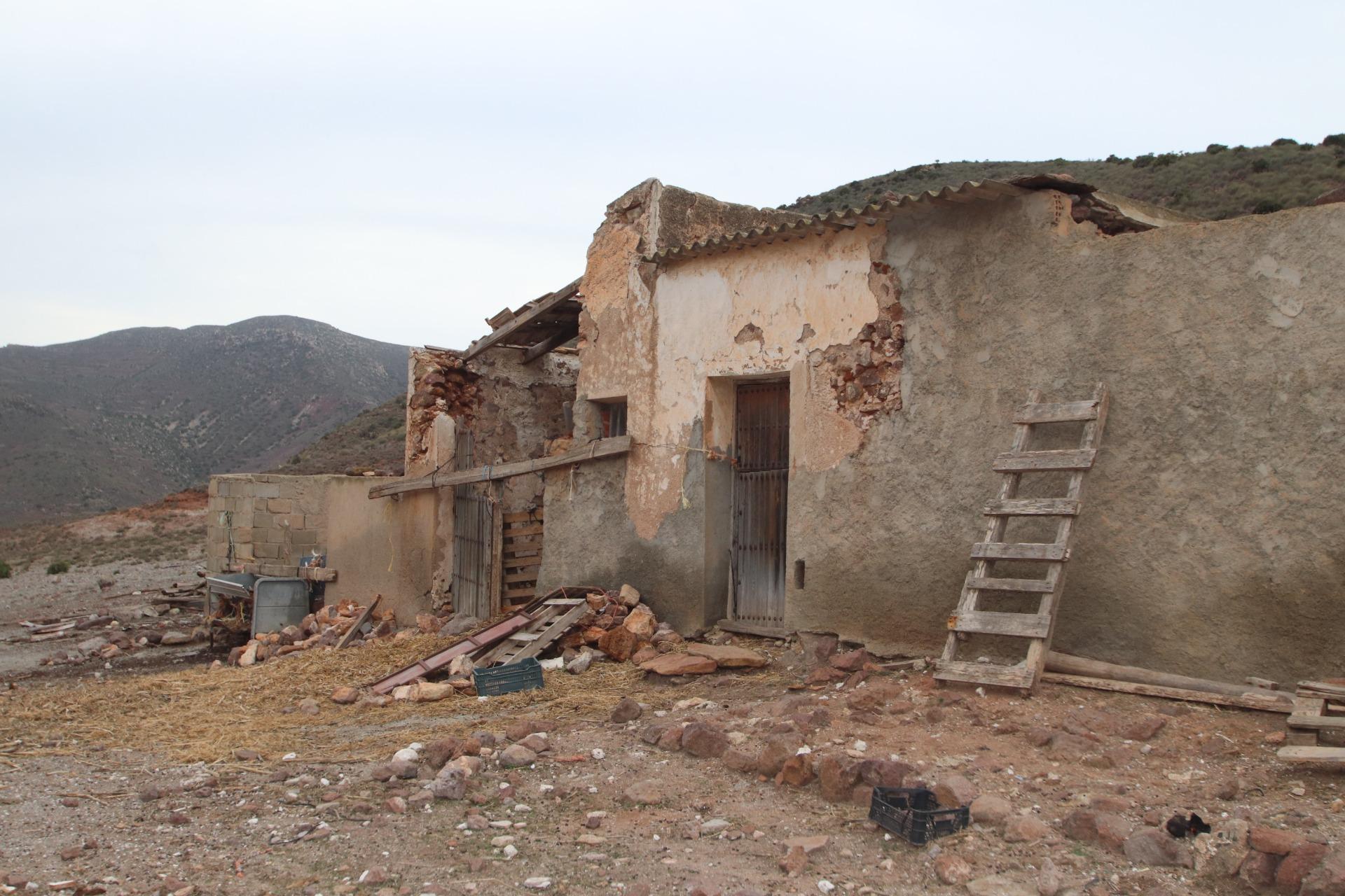 Finca con cortijo para rehabilitar en Pleno Parque Natural de Cabo de Gata - Níjar