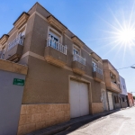 ¡Oportunidad única en Huércal de Almería! Tu hogar con ingresos extra (o negocio propio).