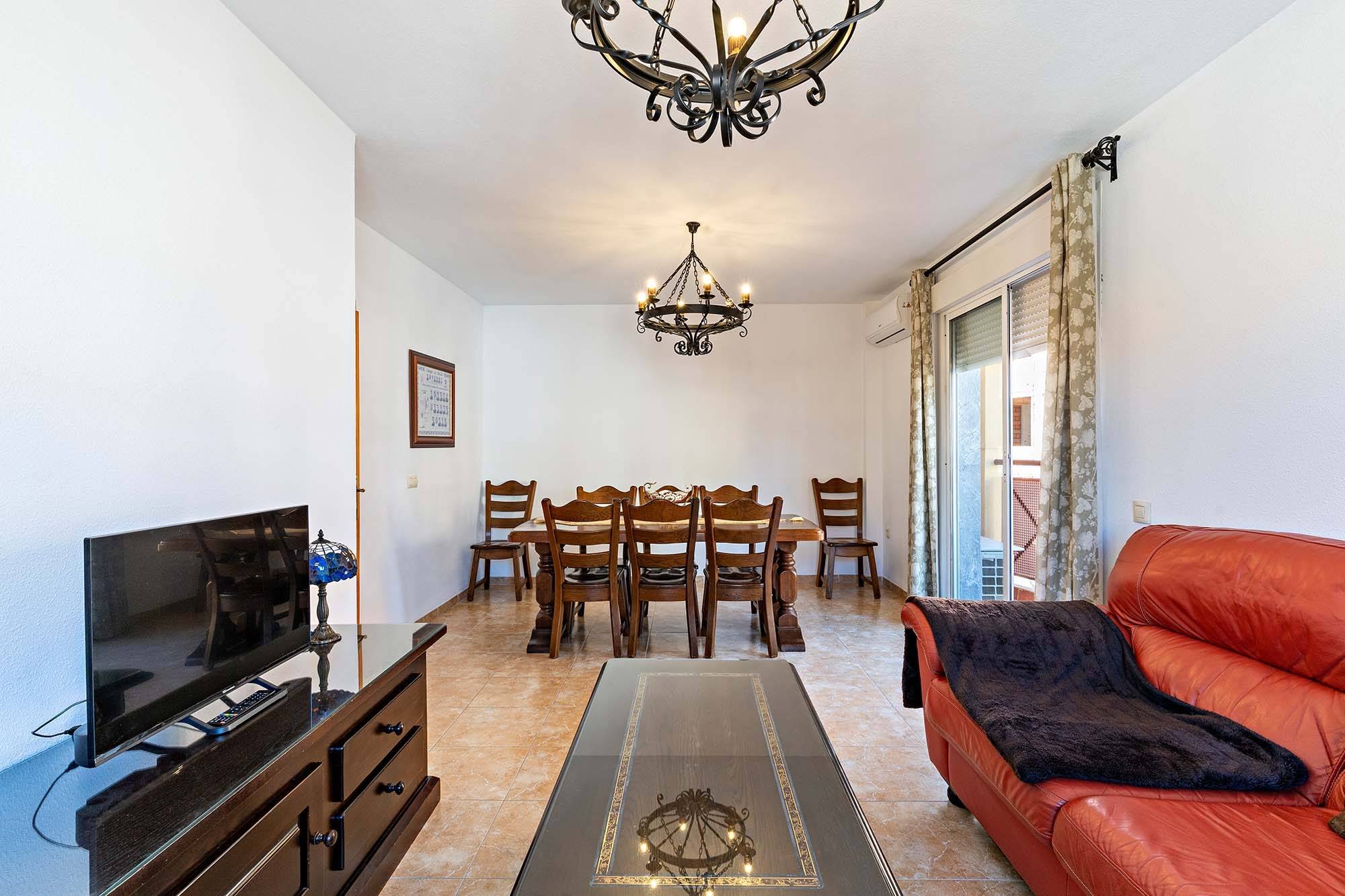 CASA SOBRE LOCAL EN VENTA EN C/ BISSAU ESQUINA C/ BANGKOK 4D 2B TERRAZAS COCHERAS