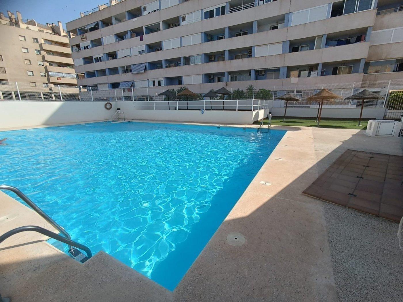 PISO DE TRES HABITACIONES EN LA  URBANIZACIÓN