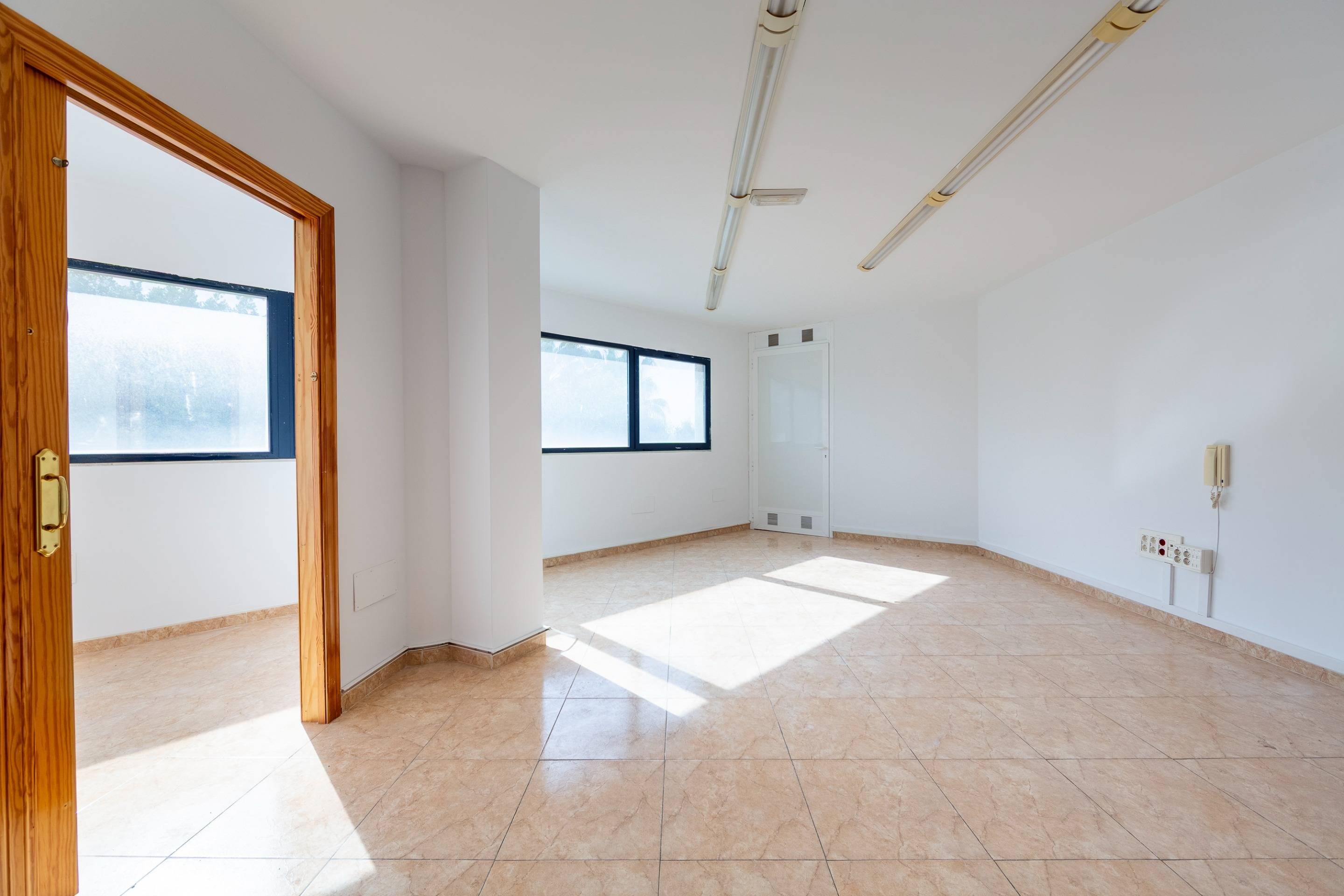 ¡EMPRENDE CON ÉXITO EN ESTAS OFICINAS EN LA GANGOSA!