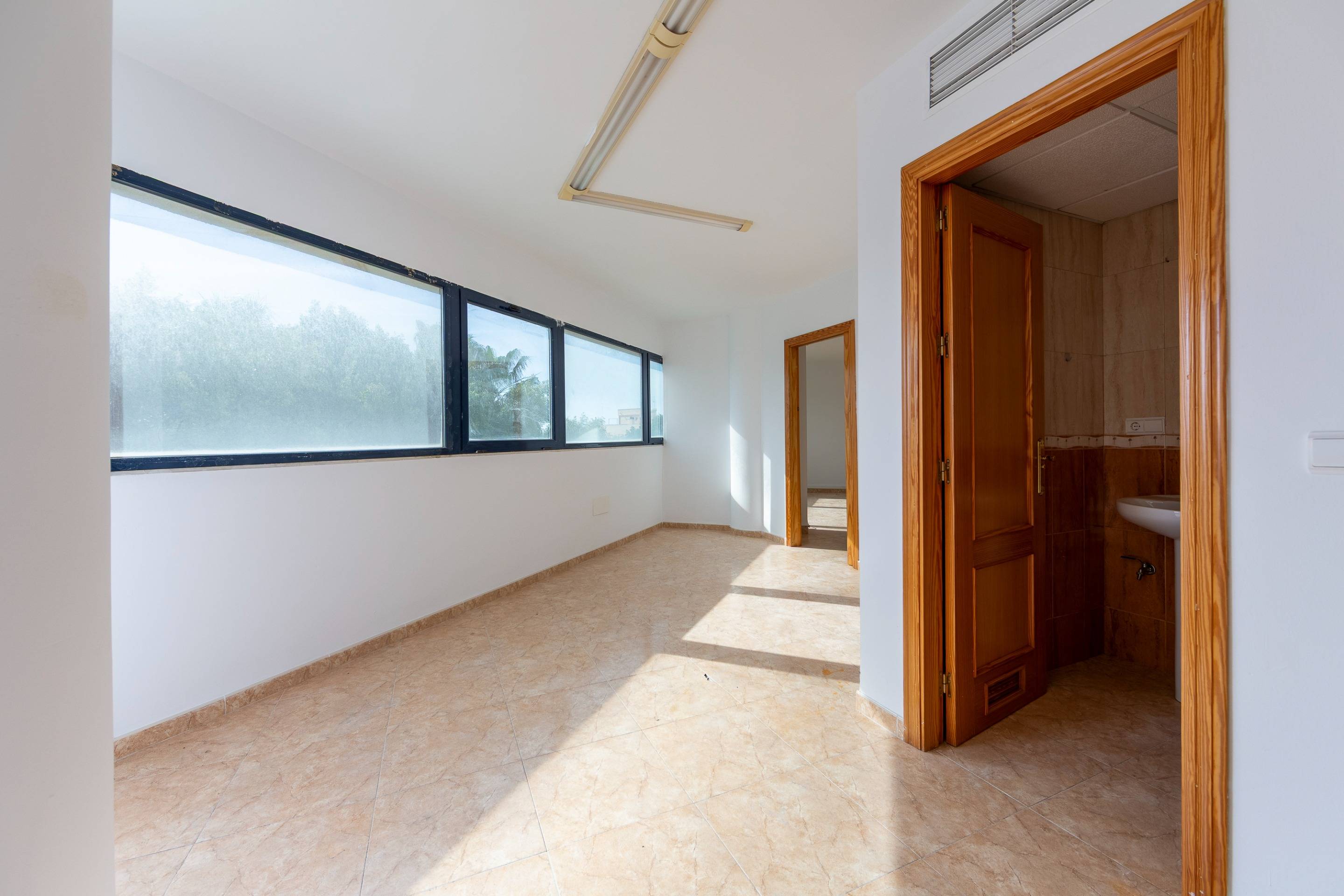 ¡EMPRENDE CON ÉXITO EN ESTAS OFICINAS EN LA GANGOSA!