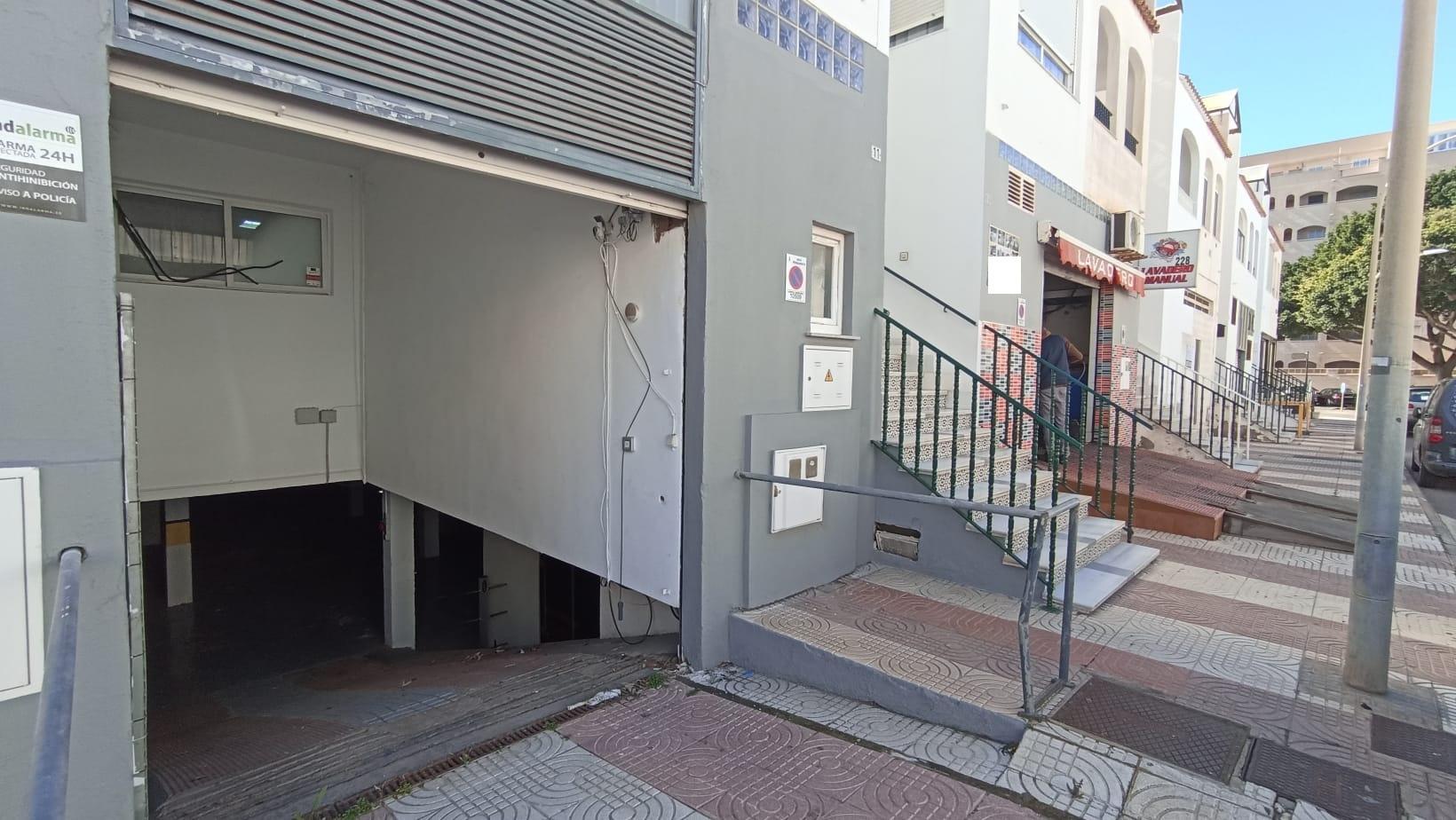¡Impresionante local en venta en Roquetas de Mar!