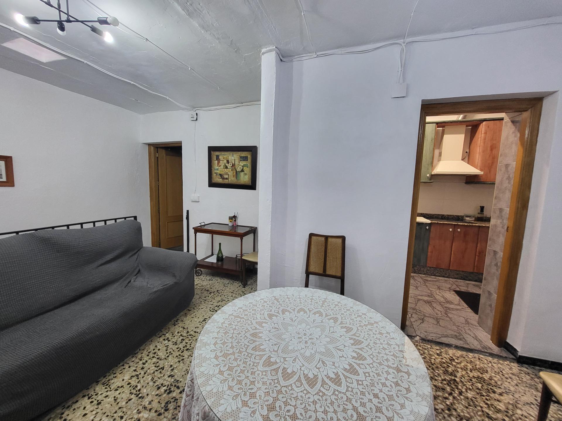 SE ALQUILA CASA EN ABRUCENA