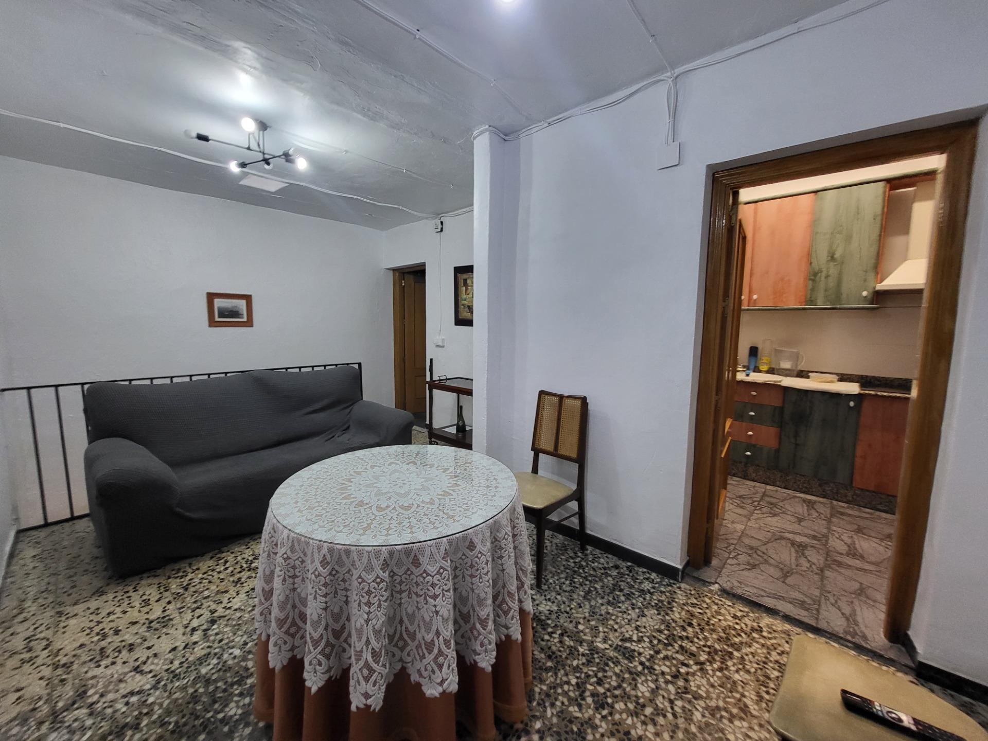 SE ALQUILA CASA EN ABRUCENA
