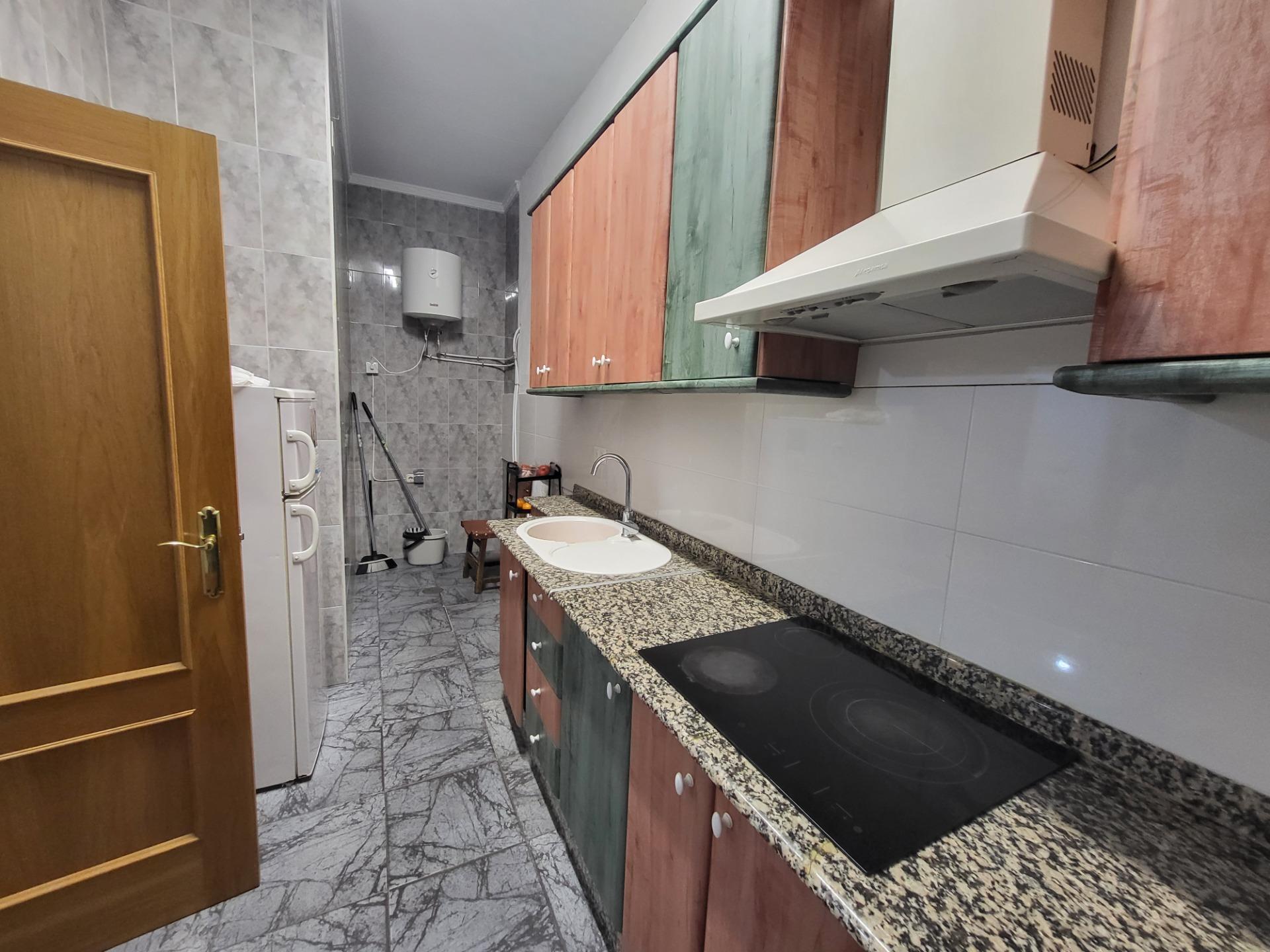 SE ALQUILA CASA EN ABRUCENA