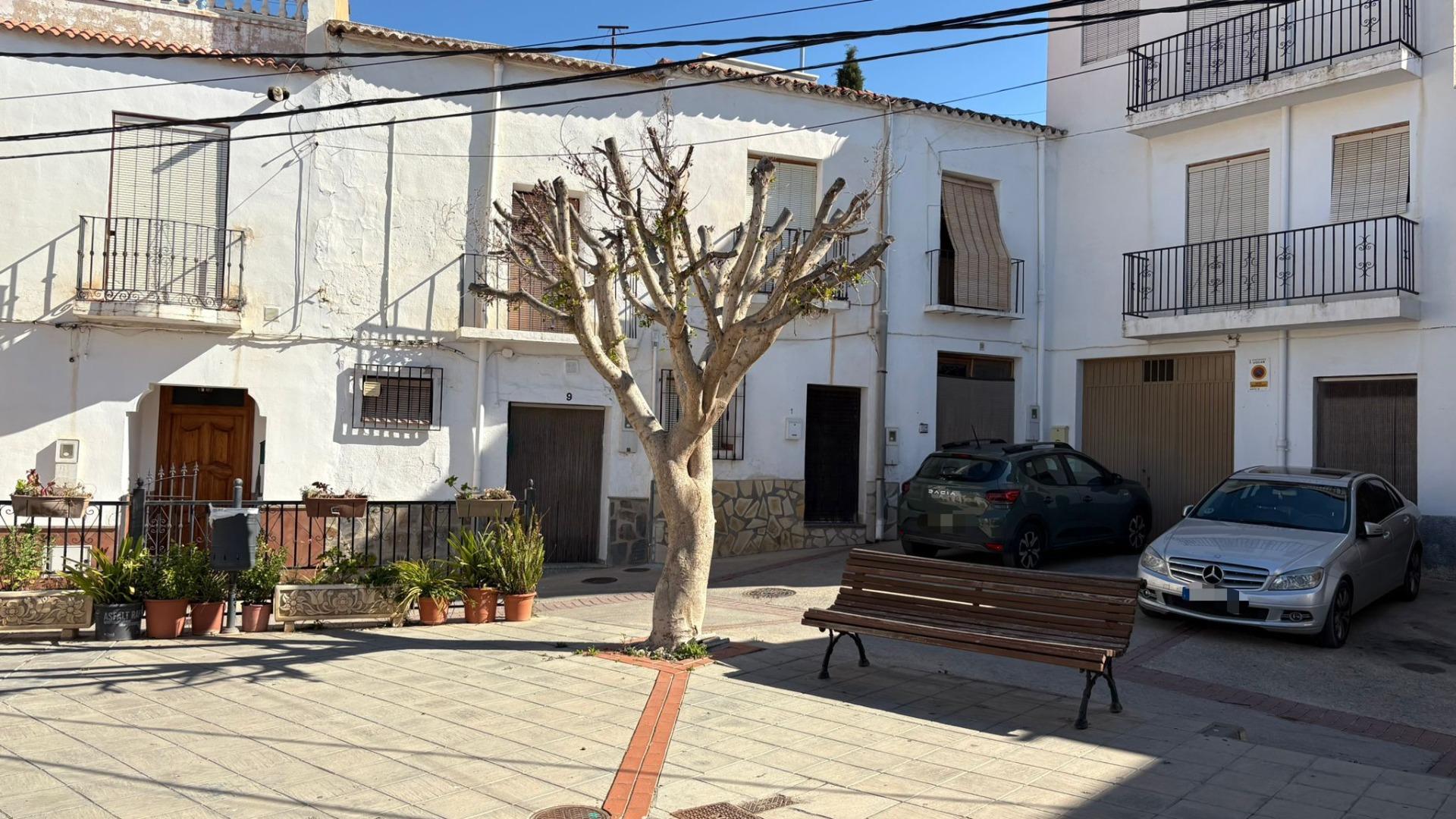 Venta de casa en Ugíjar