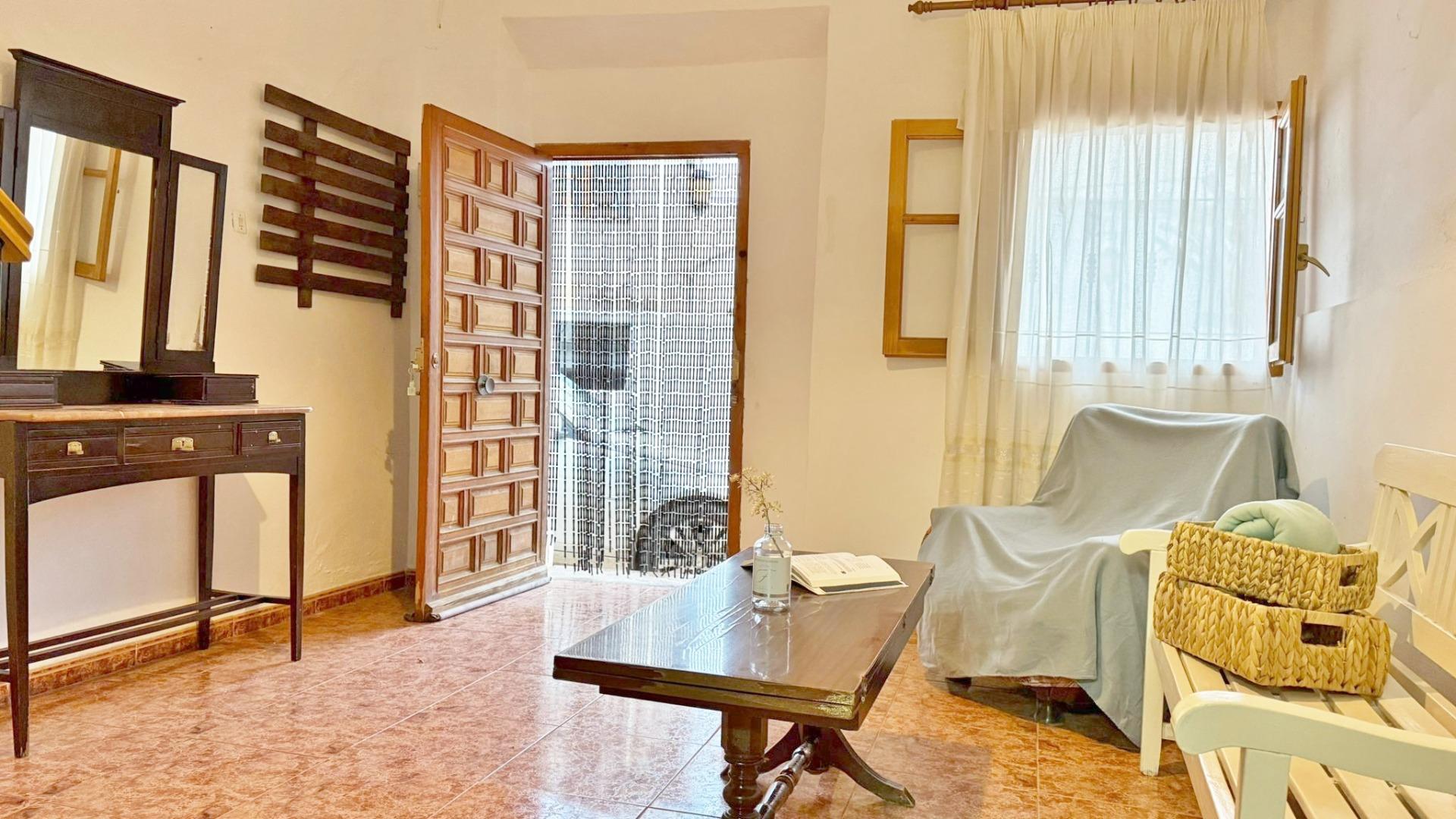 Venta de casa en Ugíjar
