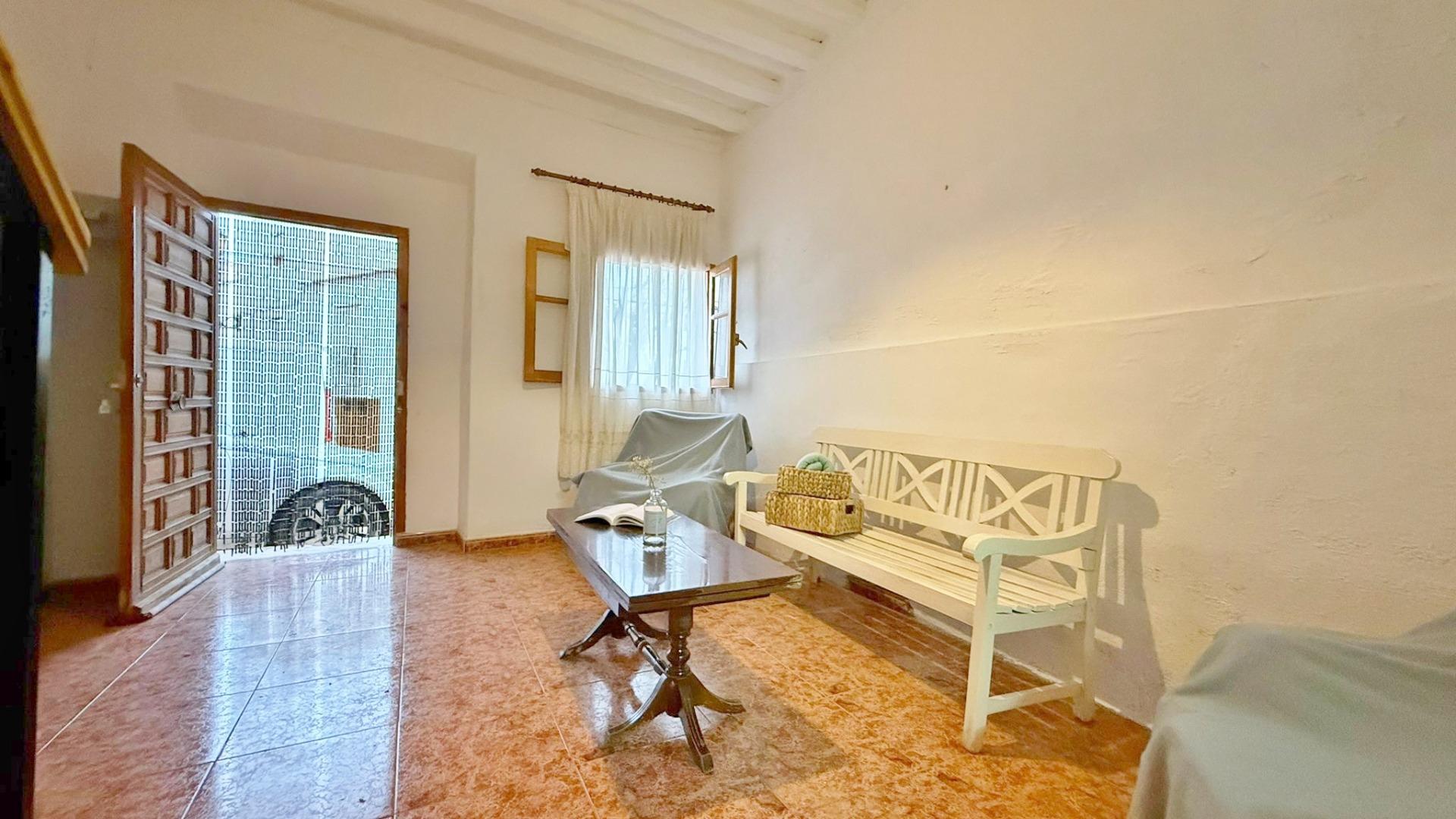 Venta de casa en Ugíjar