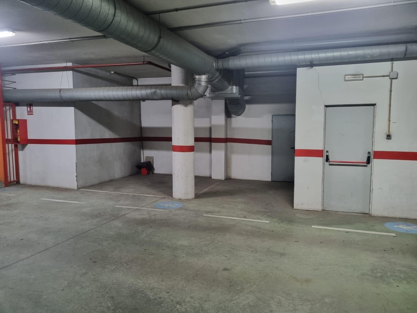 Se vende 1 o 2 plazas de garaje para motos !