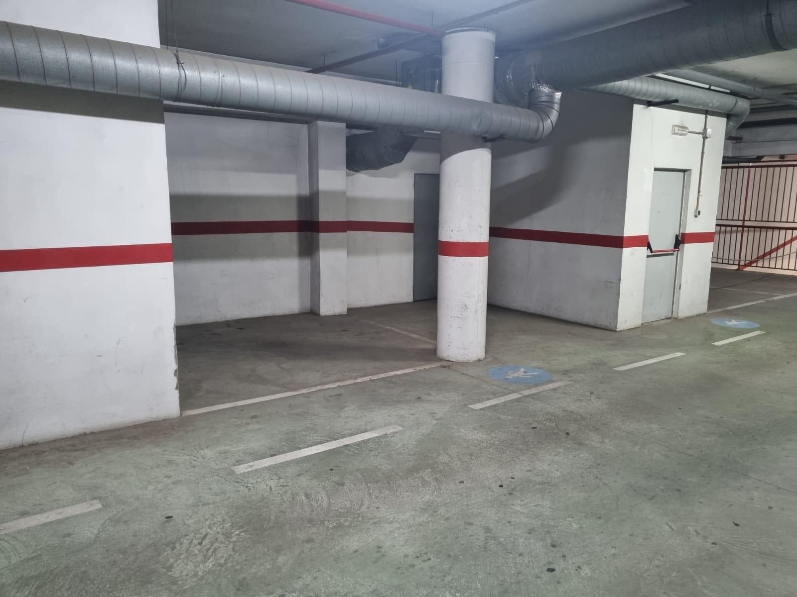 Se vende 1 o 2 plazas de garaje para motos !