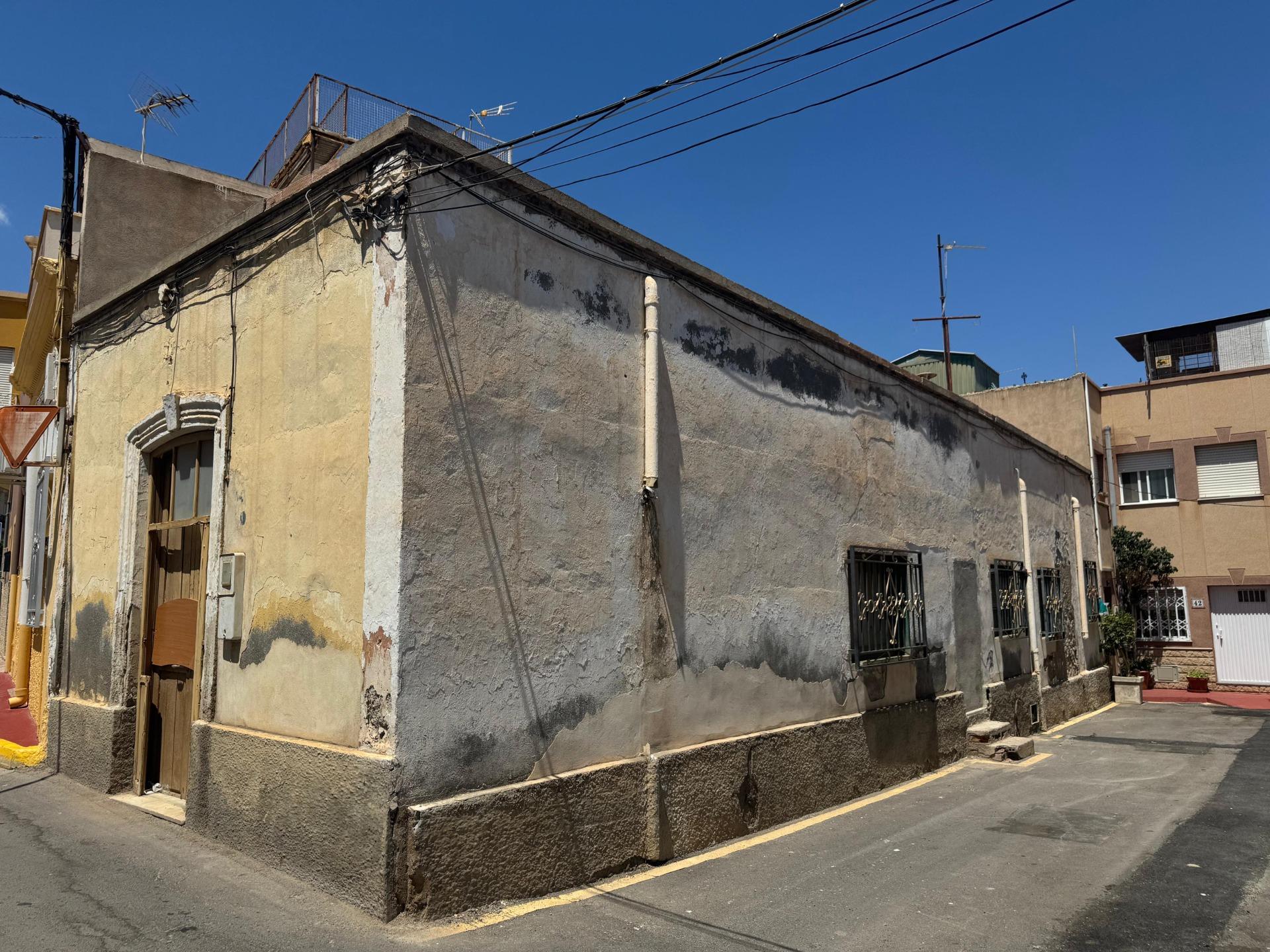CASA EN BENAHADUX
