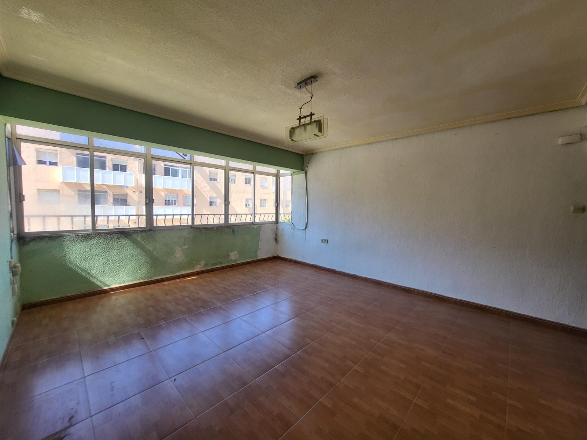 SE VENDE PISO DE 3 HABITACIONES EN ZONA  TAGARETE