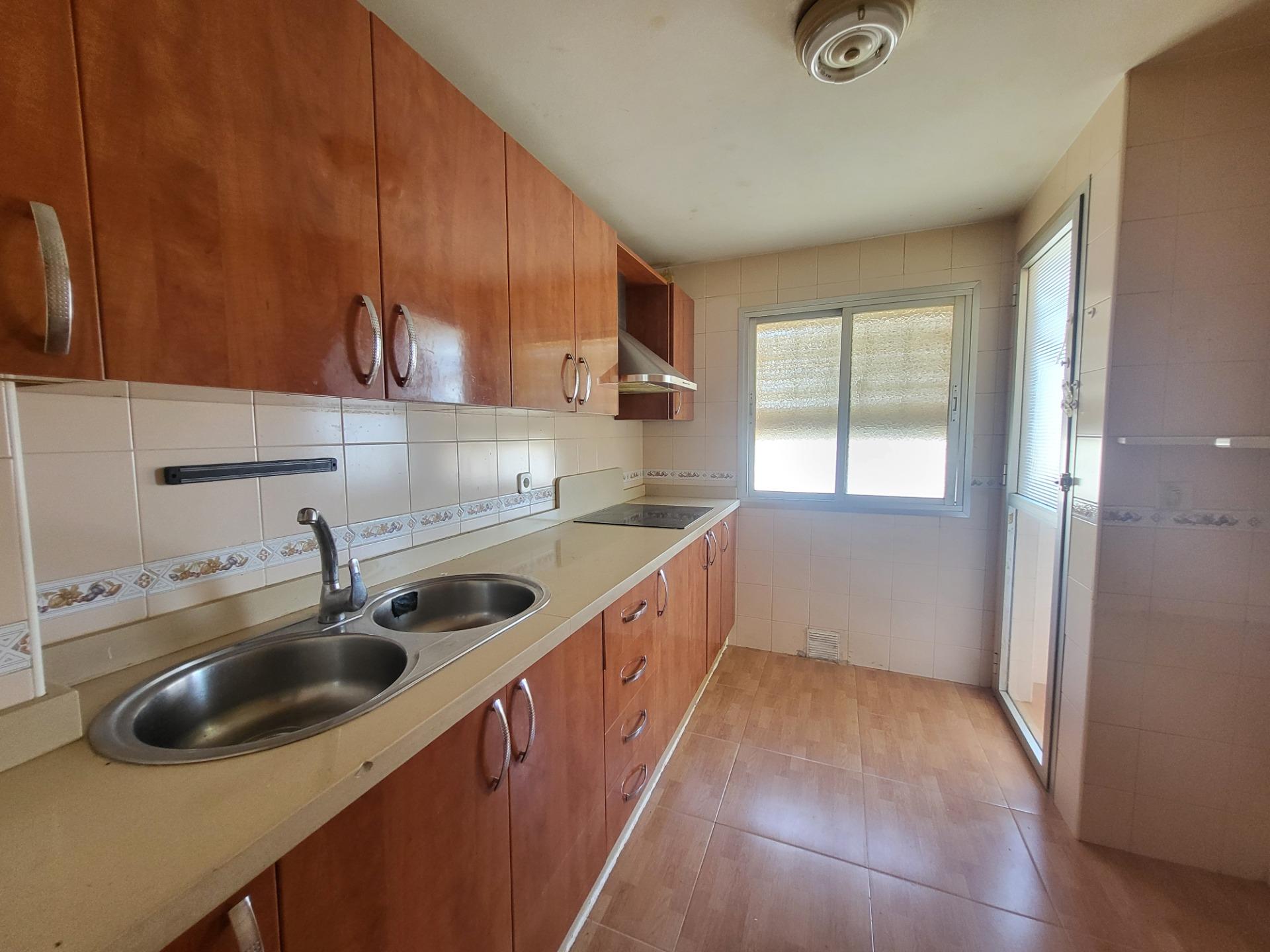 SE VENDE PISO DE 3 HABITACIONES EN ZONA  TAGARETE