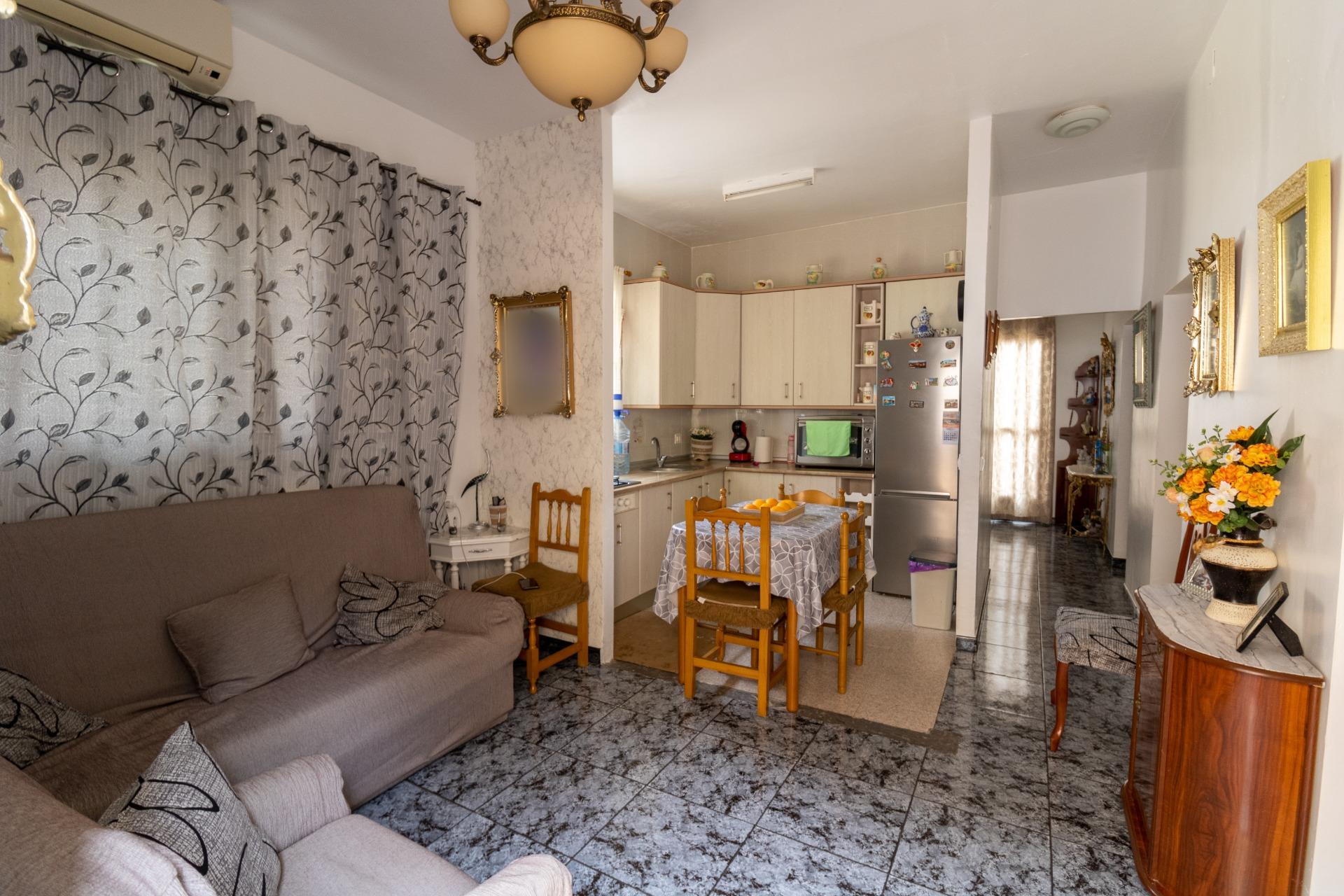 CASA EN GÁDOR