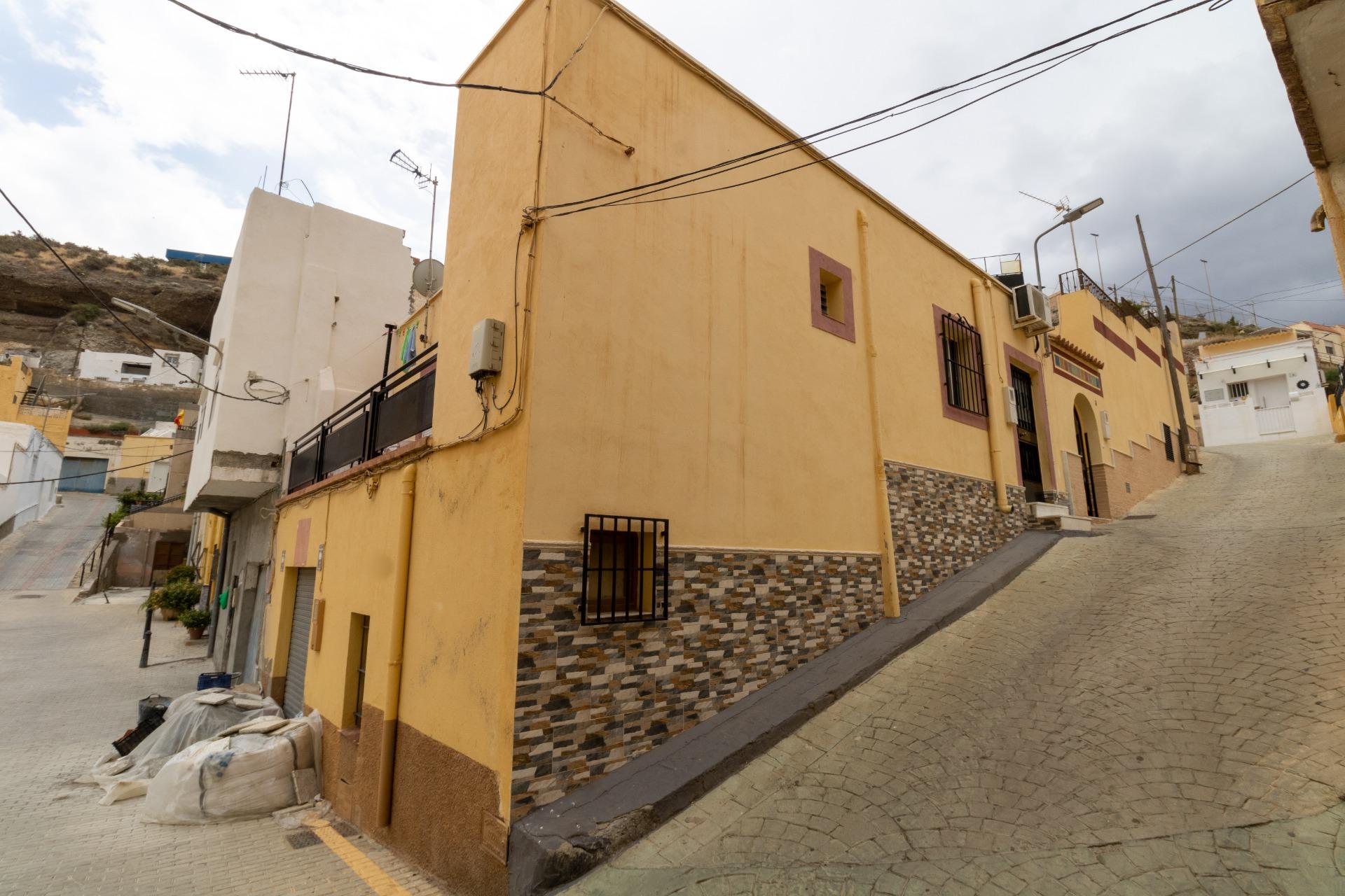 CASA EN GÁDOR