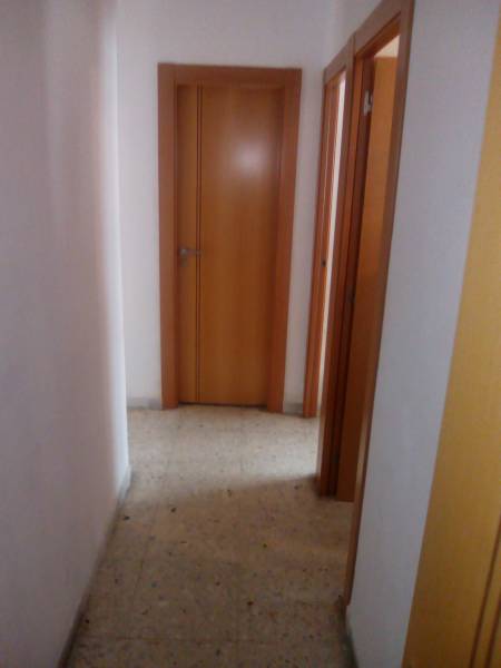 SE ALQUILA PISO DE CUATRO HABITACIONES PARA ESTUDIANTES