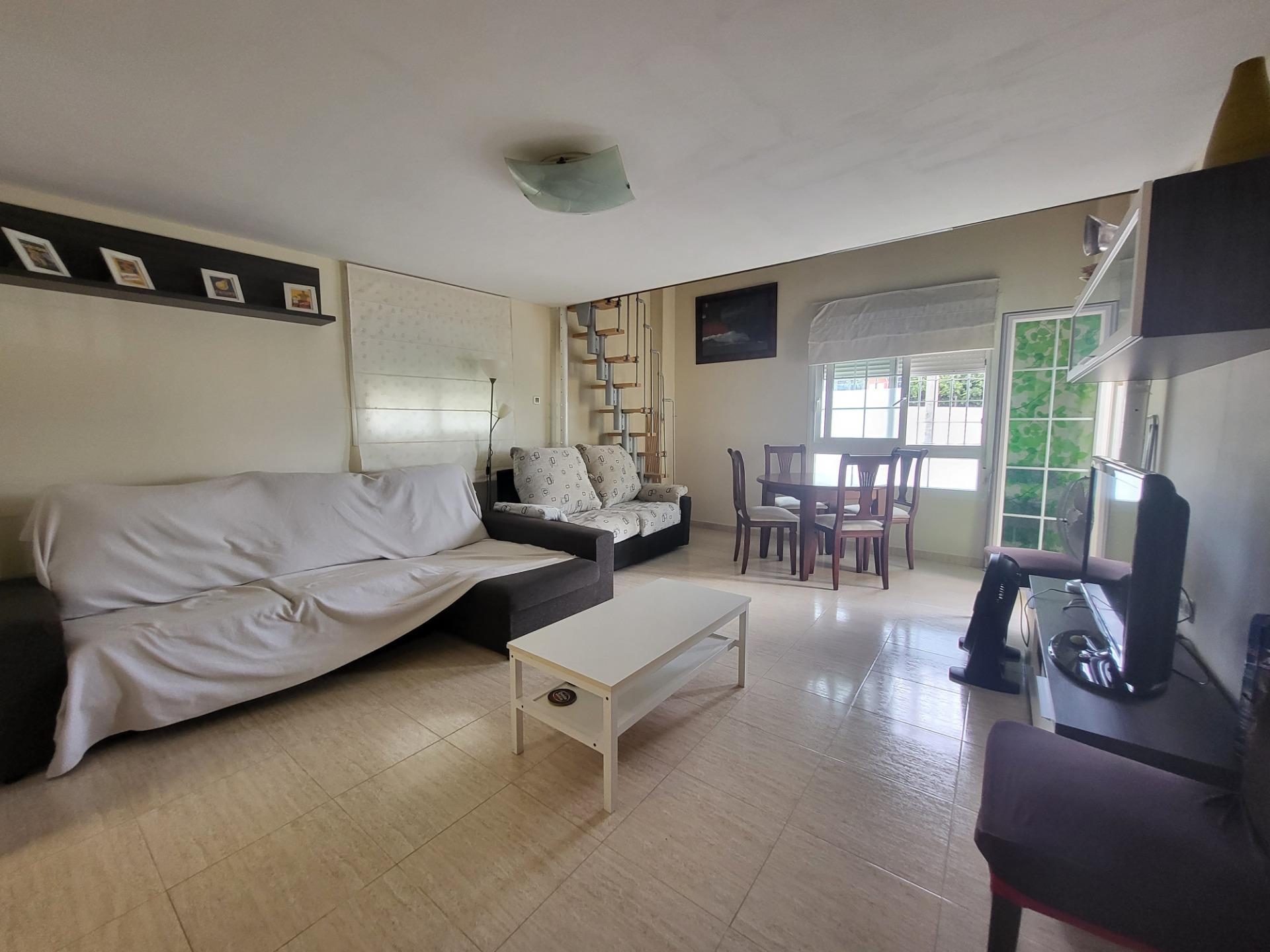 ESTUPENDO PISO DE DOS HABITACIONES EN AGUADULCE PARA TEMPORADA ESCOLAR