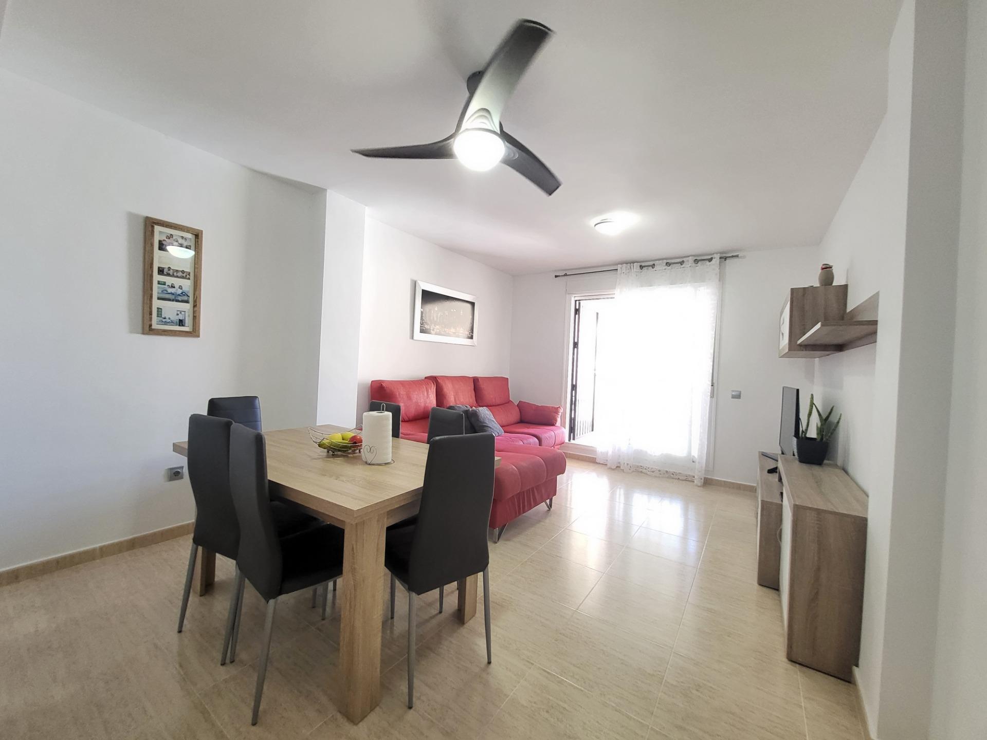 SE ALQUILA PISO  DE 2 HABITACIONES EN ZONA TOYO