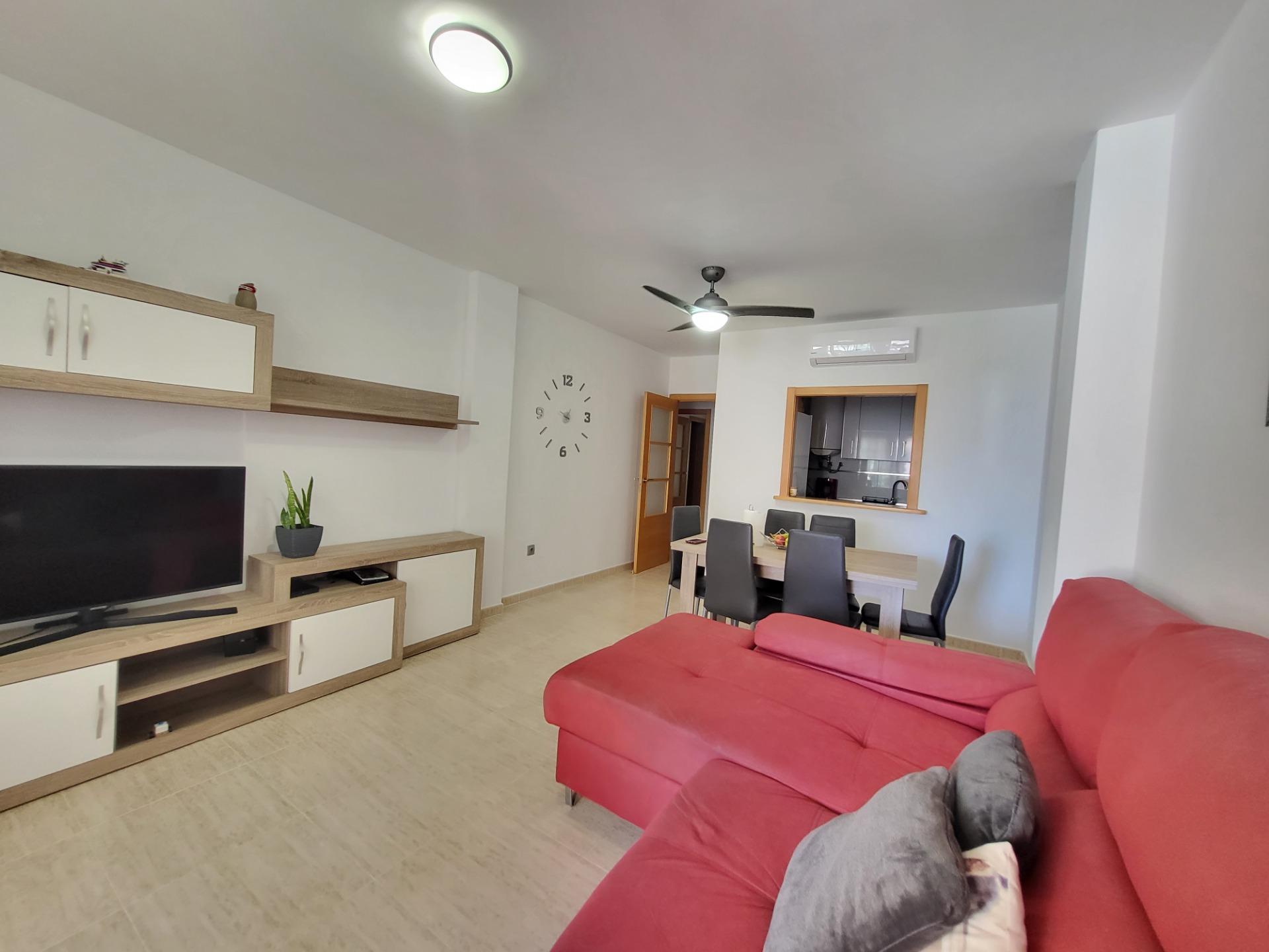 SE ALQUILA PISO  DE 2 HABITACIONES EN ZONA TOYO