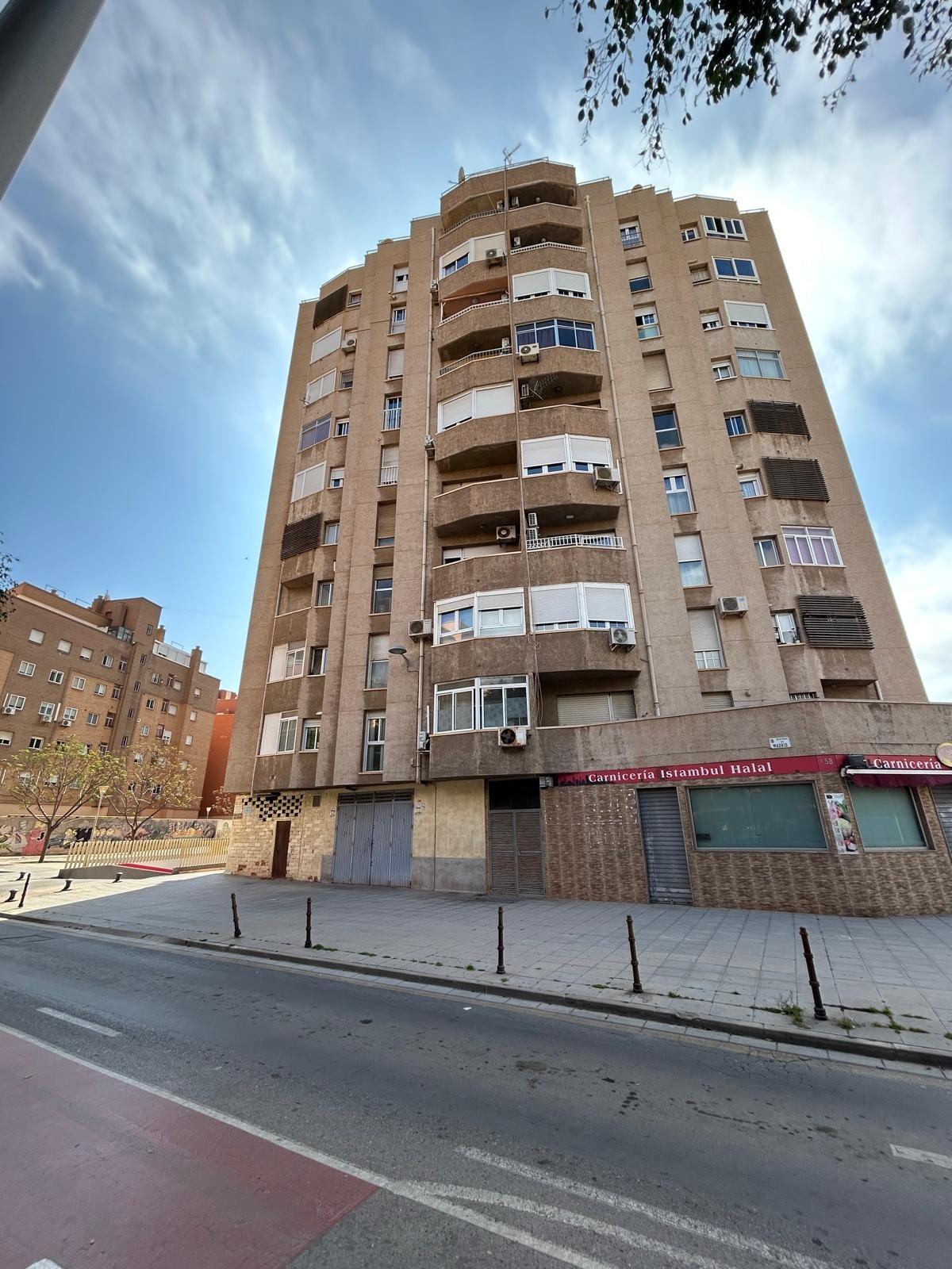 4 DORMITORIOS + PLAZA DE GARAJE Y TRASTERO EN ALMERÍA  - NUEVA ANDALUCIA