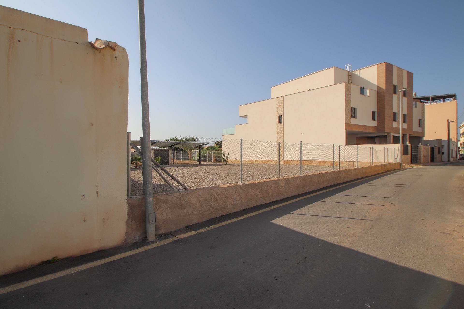 Se Vende: Parcela Urbanizable Lista para Edificar en Palomares