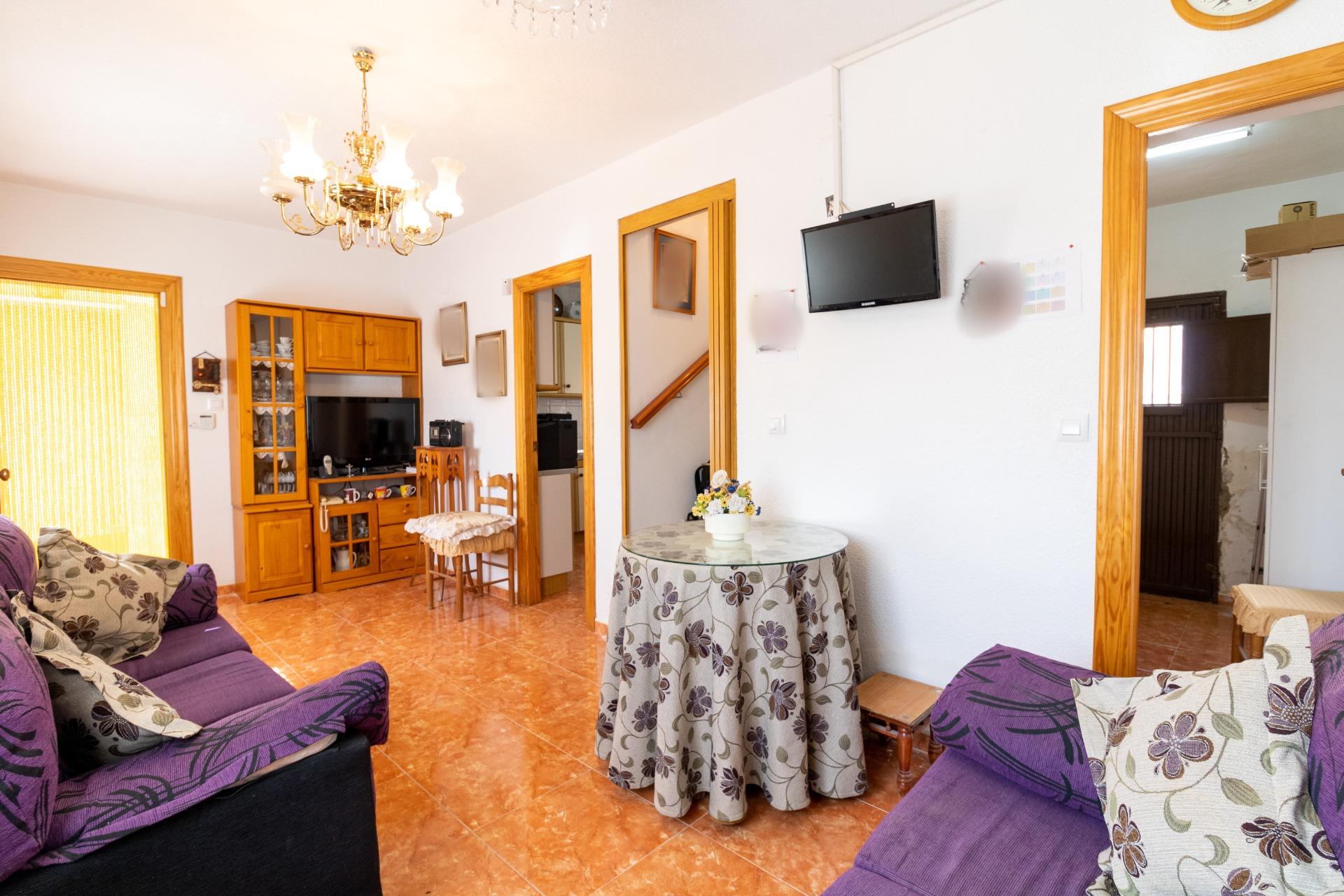 VIVIENDA EN BENAHADUX