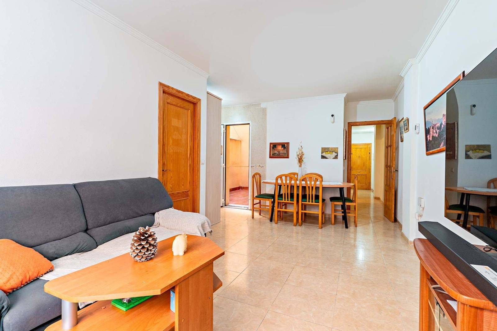 Piso en planta baja de 2 dormitorios con patio interior cerca del ayuntamiento