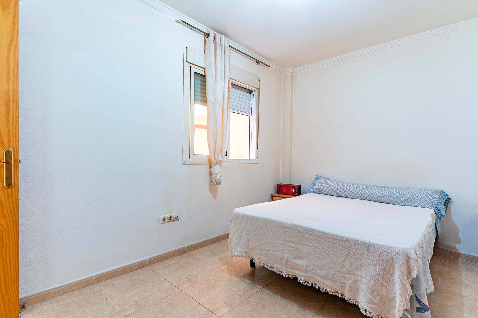 Piso en planta baja de 2 dormitorios con patio interior cerca del ayuntamiento