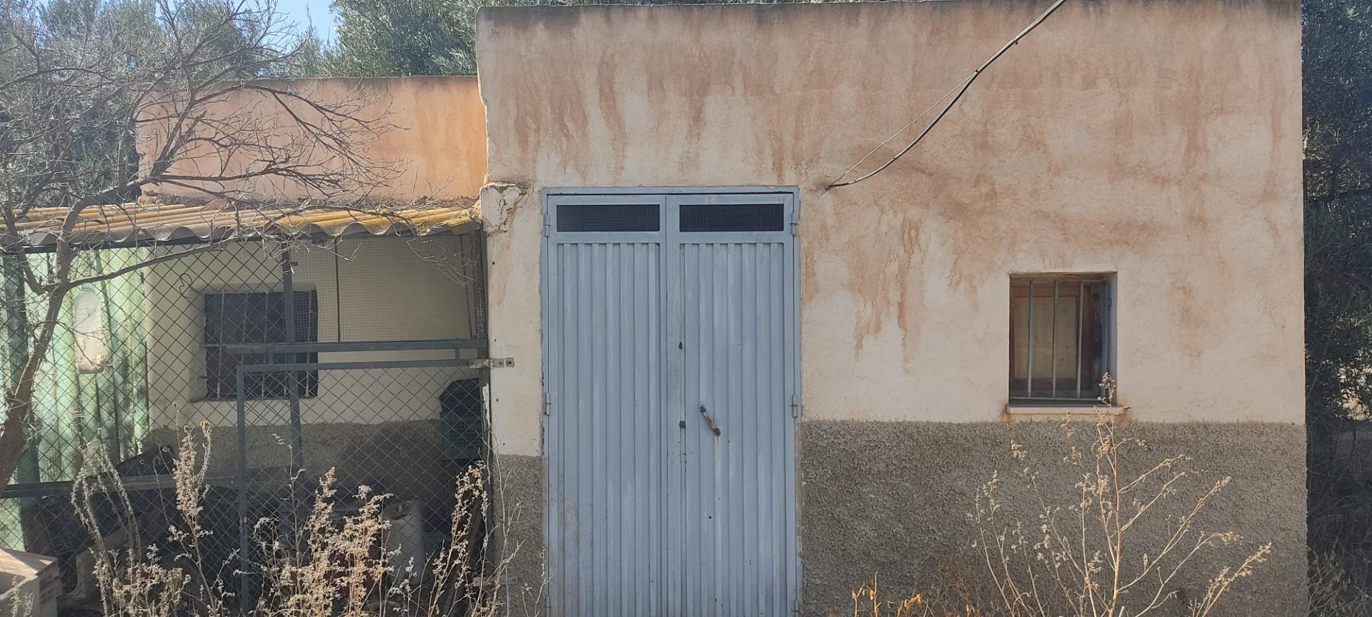 Se vende Casa con Terreno en Alhabía