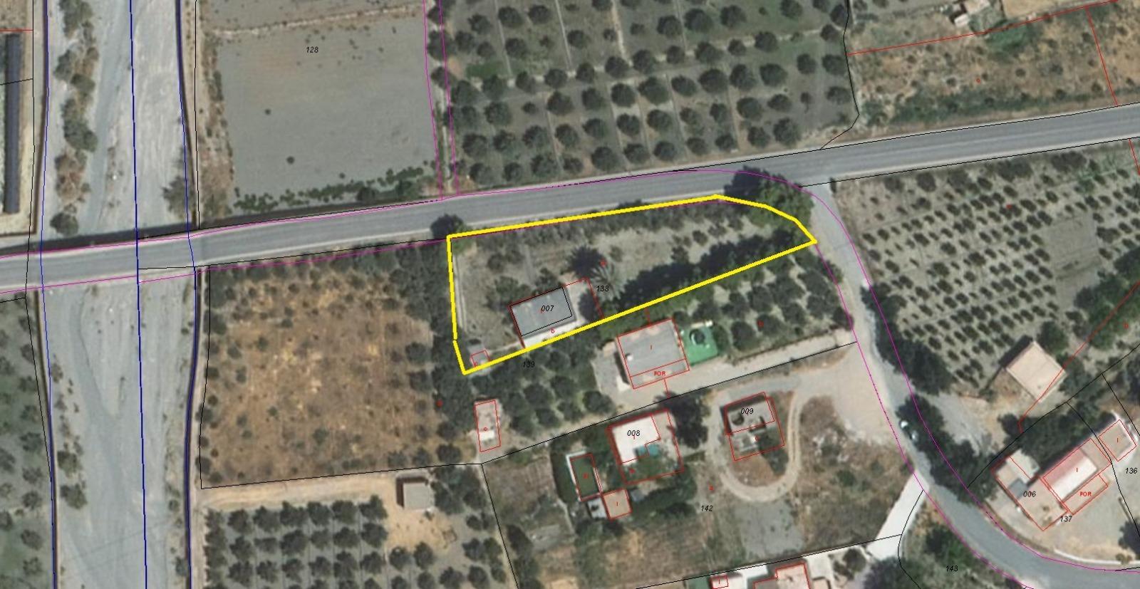 Se vende Casa con Terreno en Alhabía