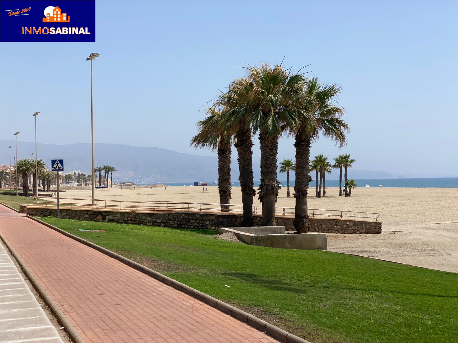 VIVIENDA A ESCASOS METROS DE LA IDÍLICA PLAYA LA BAJADILLA DE ROQUETAS