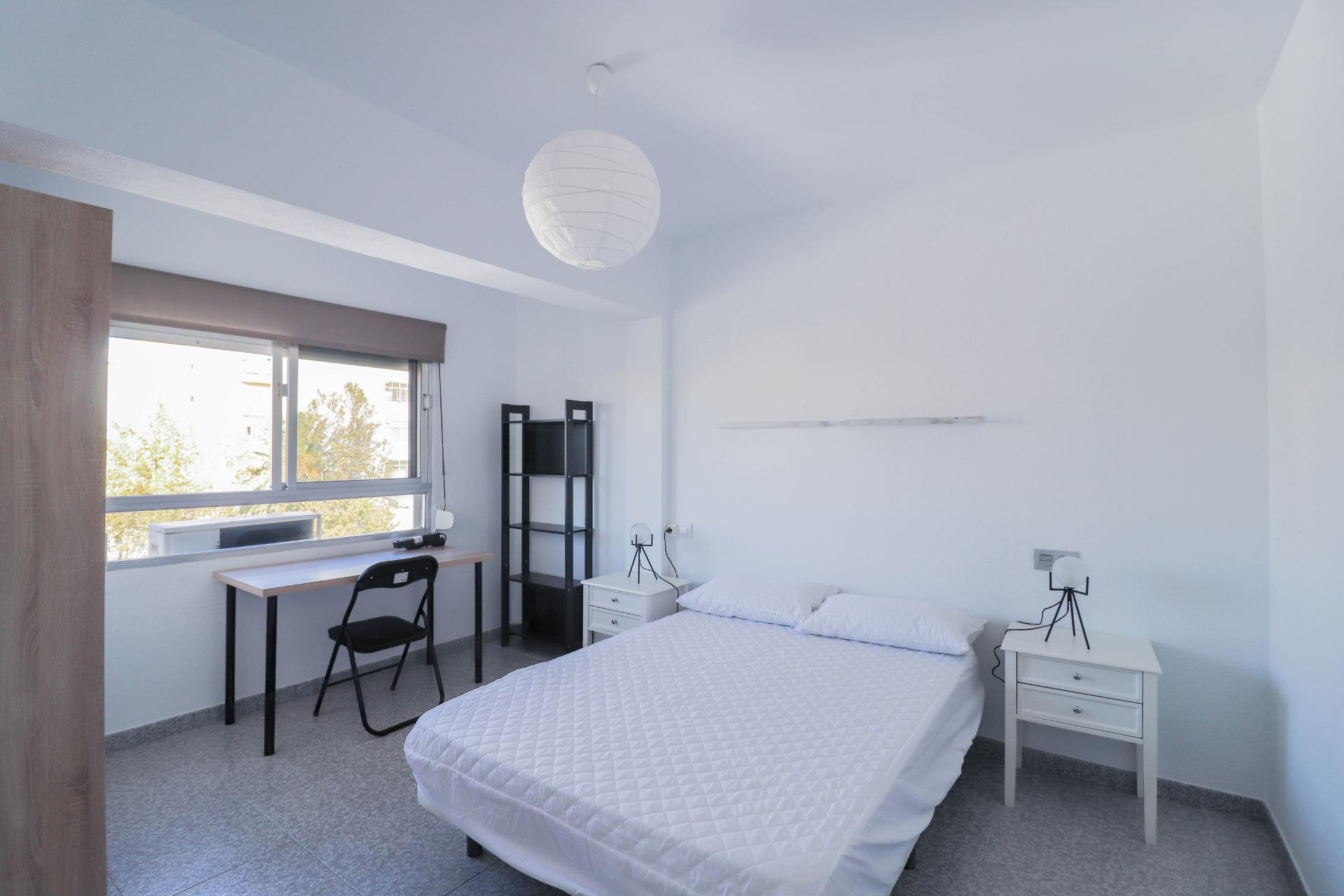 ¡Oportunidad de Compra! Piso de 97 m² en zona Av. Santa Isabel – Almería