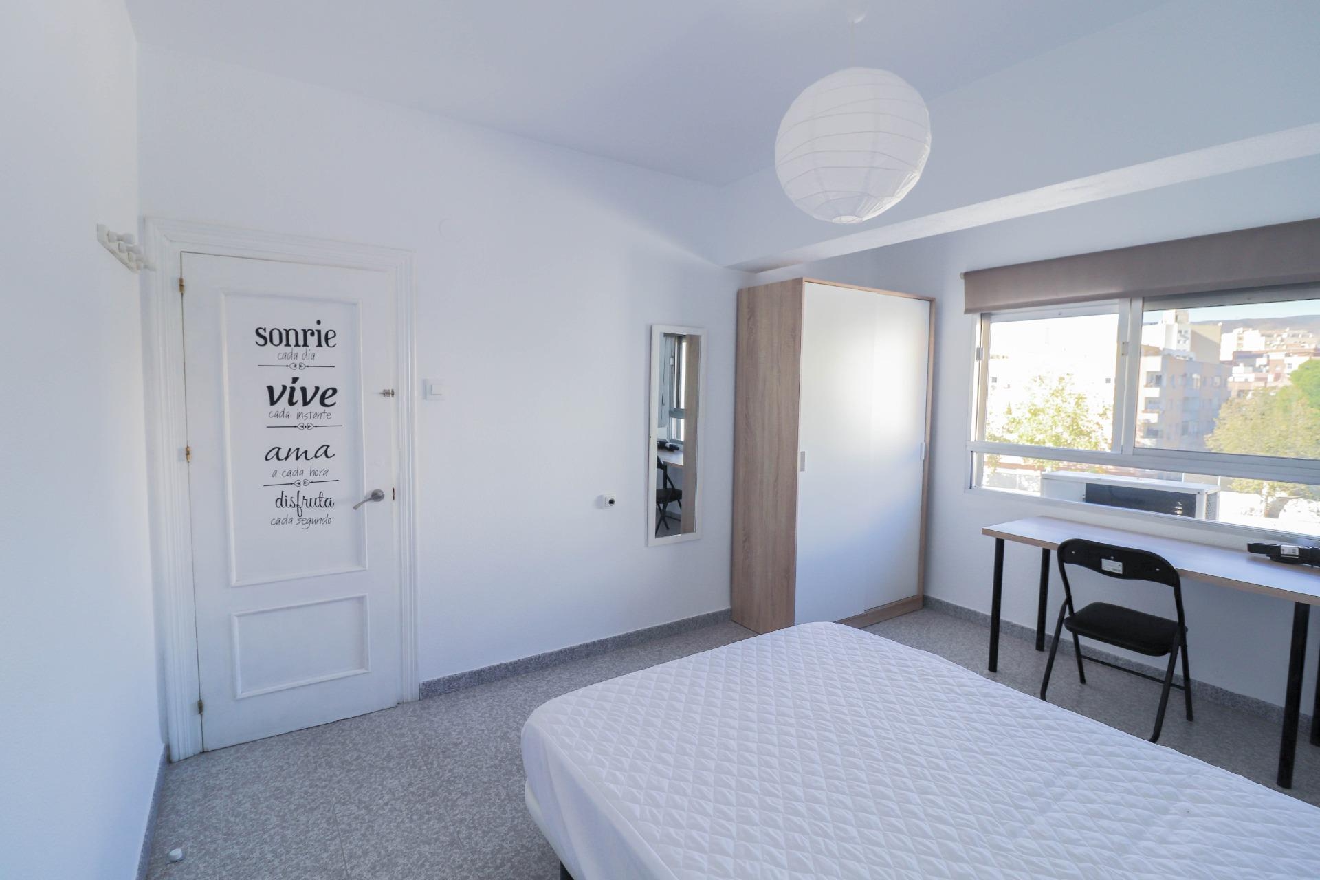 ¡Oportunidad de Compra! Piso de 97 m² en zona Av. Santa Isabel – Almería
