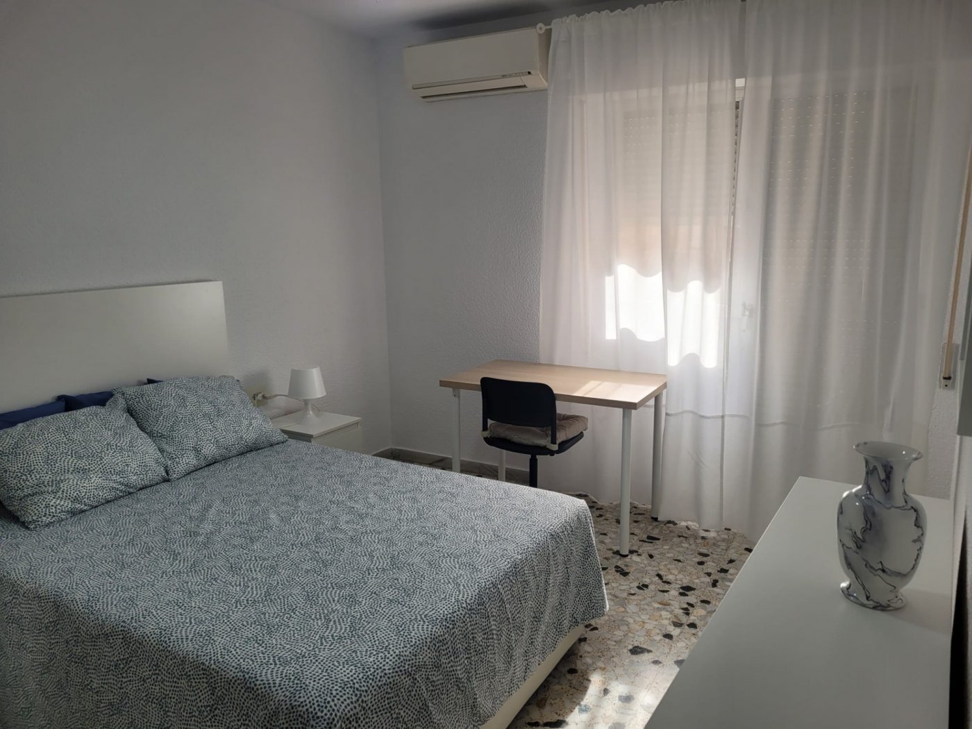 VIVIENDA DE CUATRO HABITACIONES PARA TEMPORADA ESCOLAR