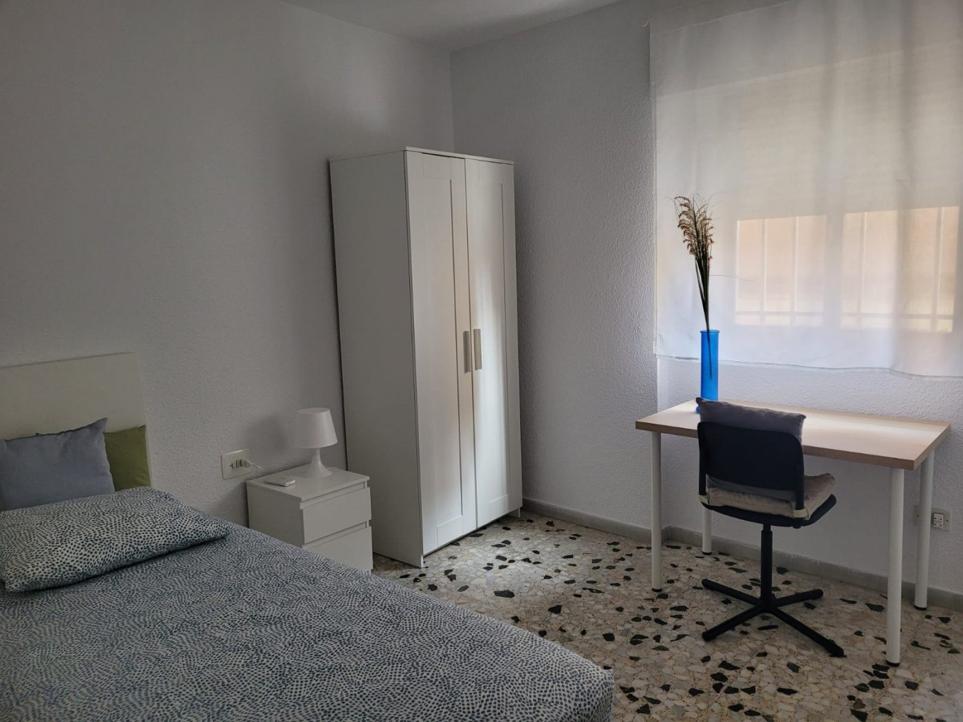 VIVIENDA DE CUATRO HABITACIONES PARA TEMPORADA ESCOLAR