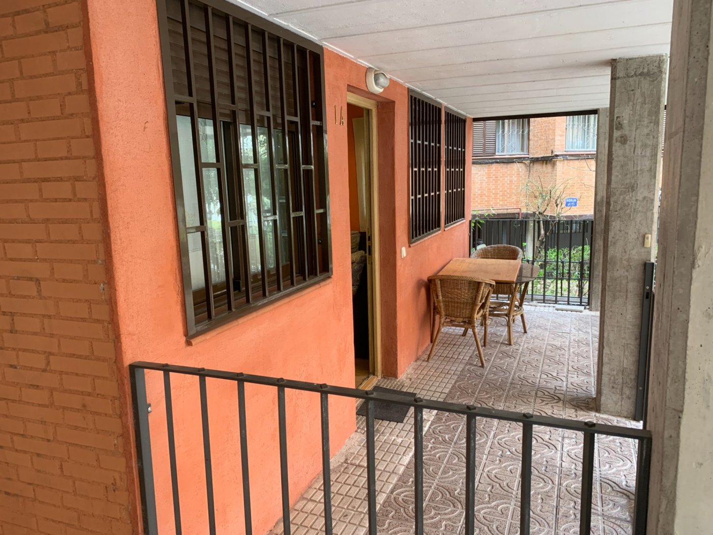 BAJO CON TERRAZA