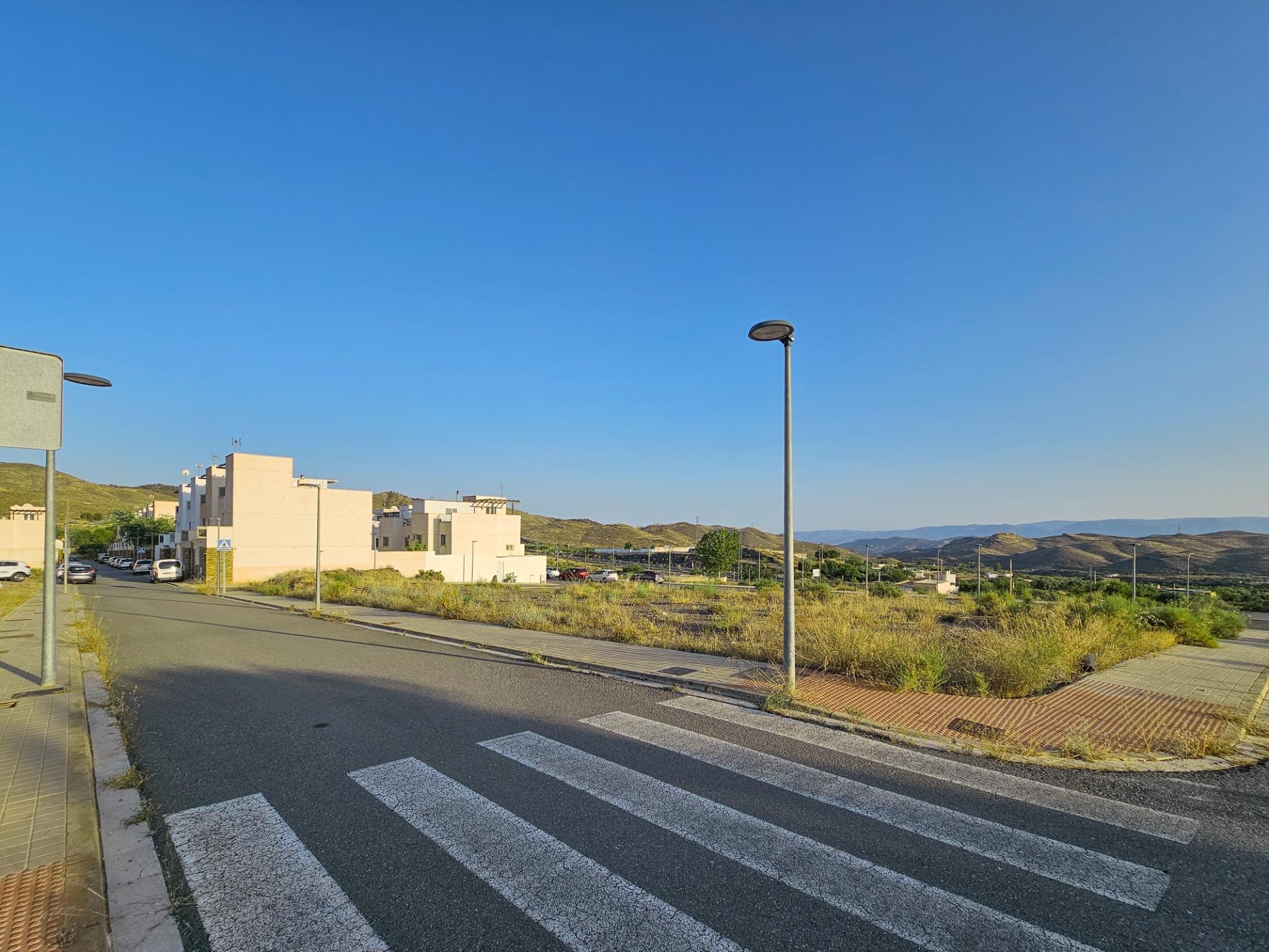 Último solar exclusivo en urbanización consolidada en Gérgal. ¡Diseña la casa de tus sueños!